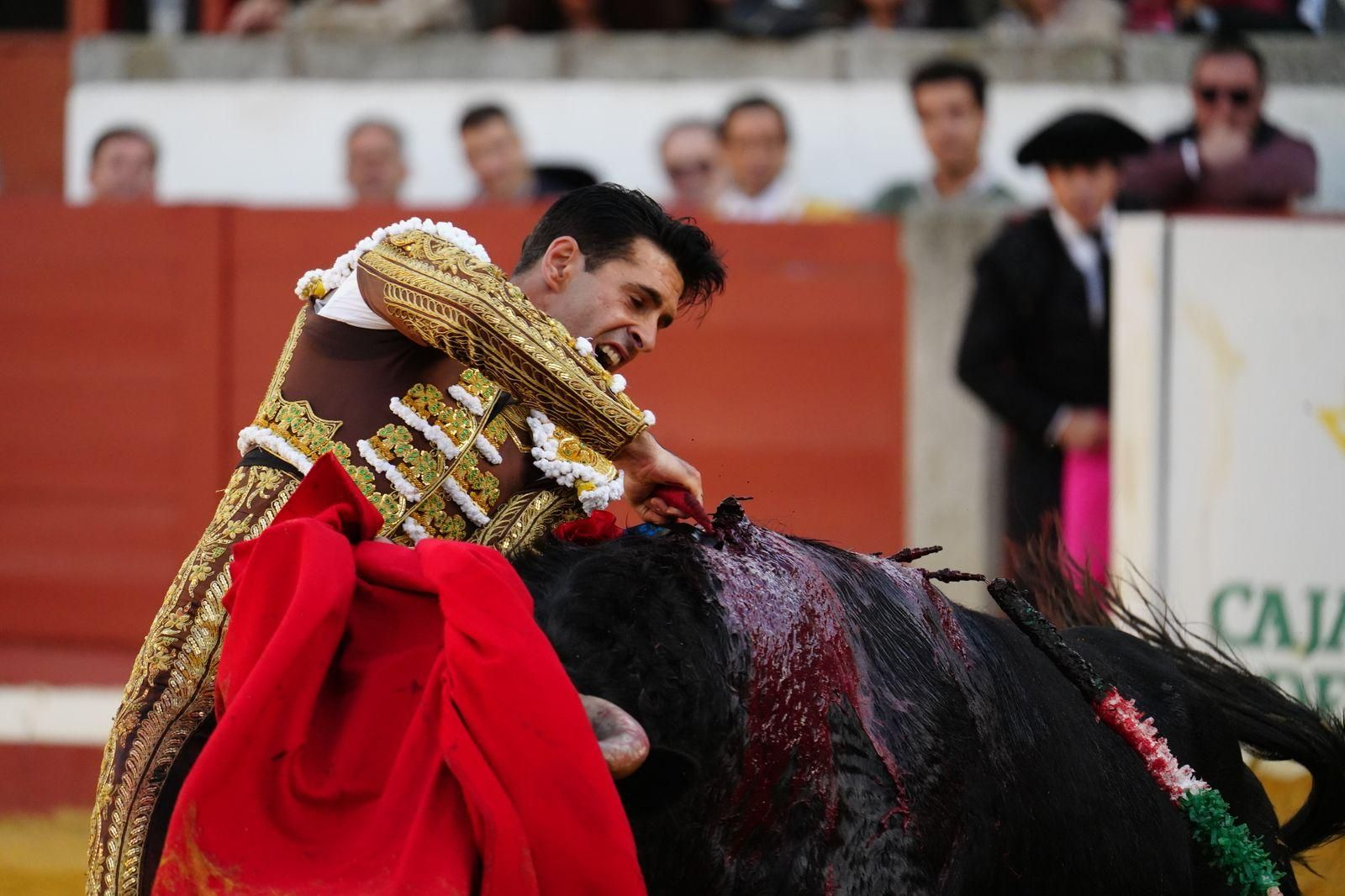 La corrida de primavera con Talavante, Pablo Aguado y Juan Ortega en Pozoblanco, en imágenes