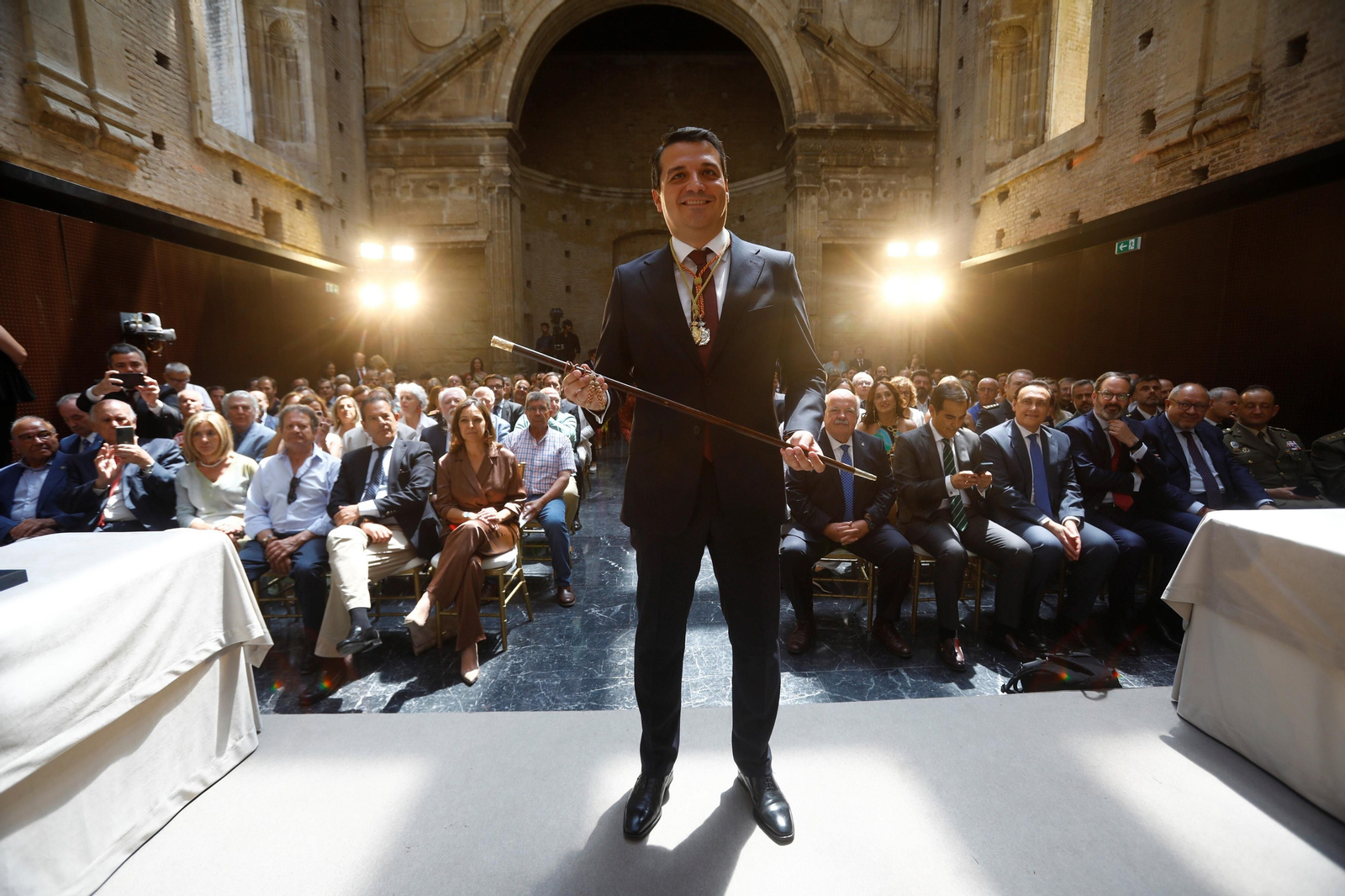 La investidura del alcalde de Córdoba, José María Bellido, en imágenes