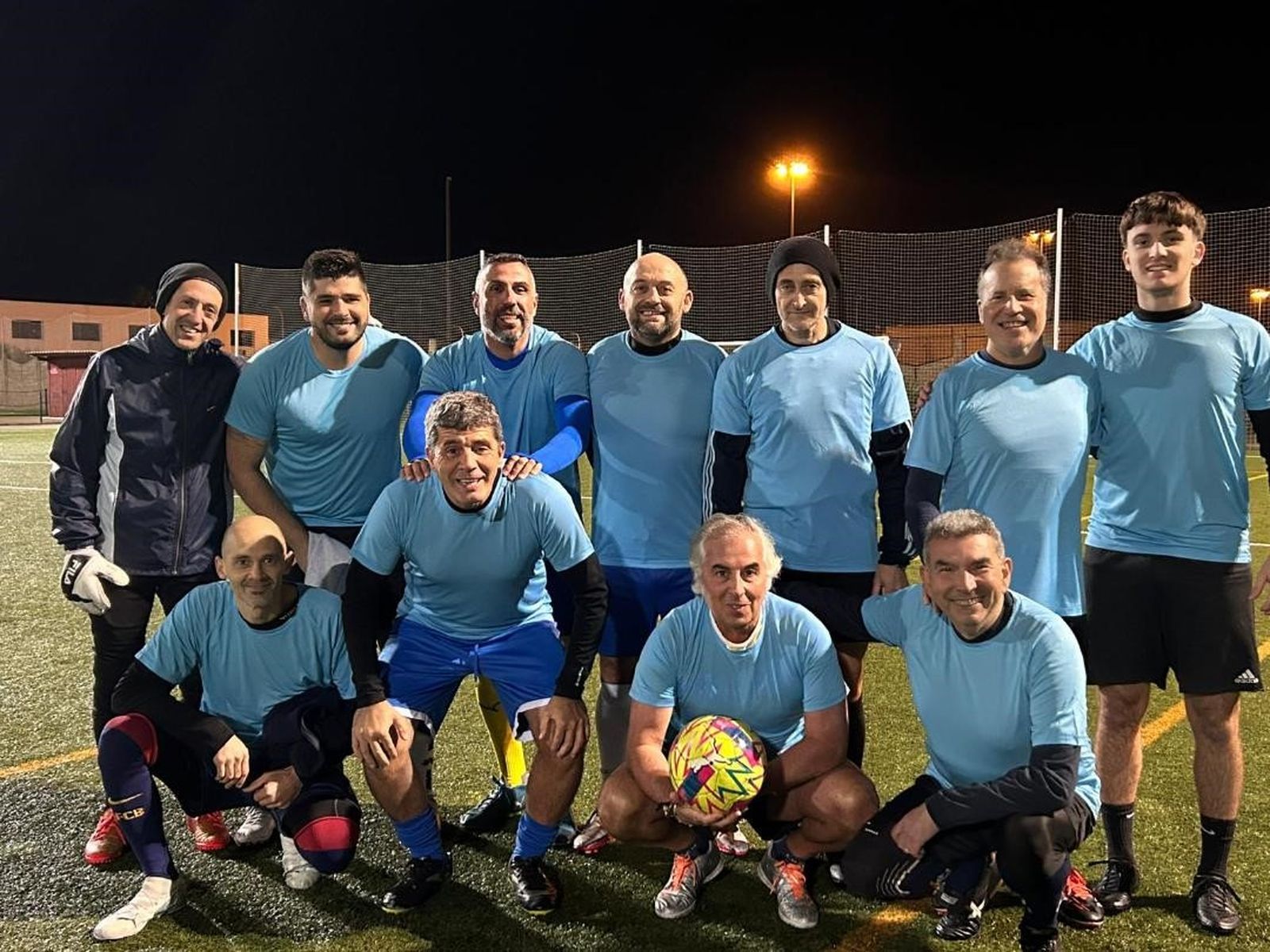 Francisco Ferrando, David Durán, Rosendo Palacios, Manuel Fuentes, Antonio Pérez, Ángel García, Pablo González, Juan Franco, Pepe Durán, José Luis García y José Miguel Calvo, tras finalizar el Memorial de Fútbol en el Complejo Deportivo Náutico Elcano.