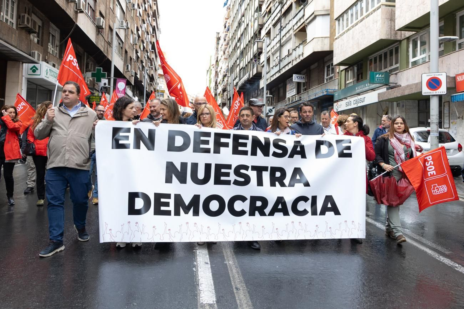 Unas 200 personas han participado en la manifestación por el Día del Trabajo.
