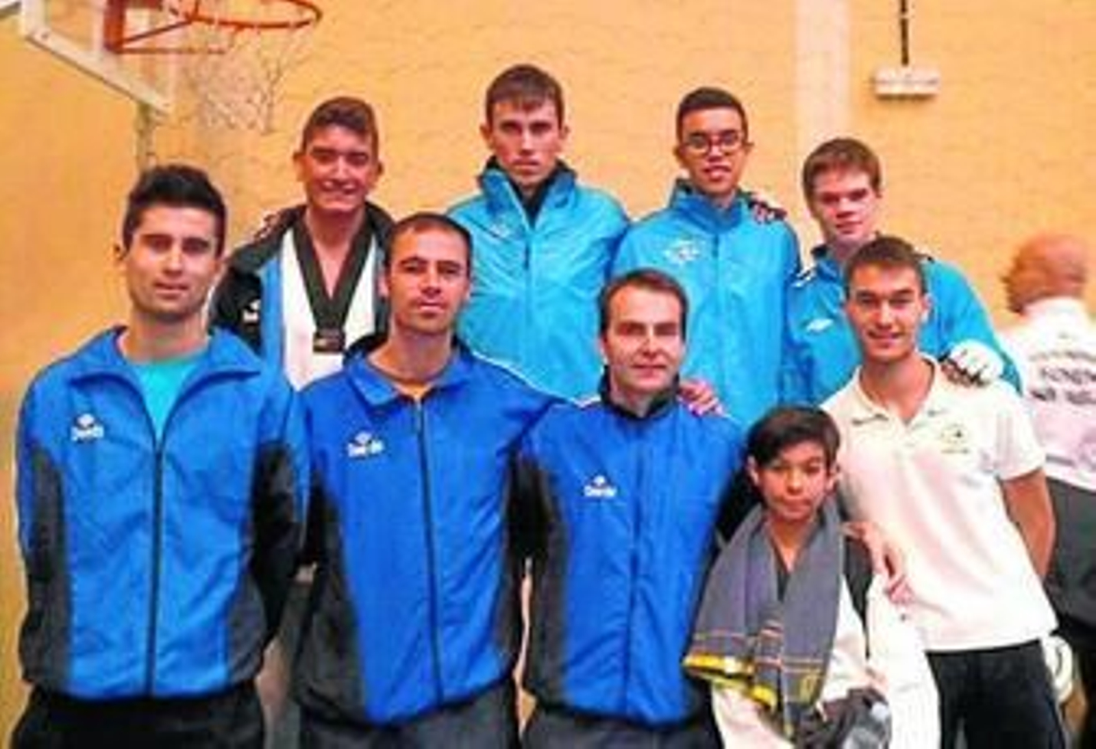 Representantes del Club Kuroi de La Palma del Condado en Tomares.