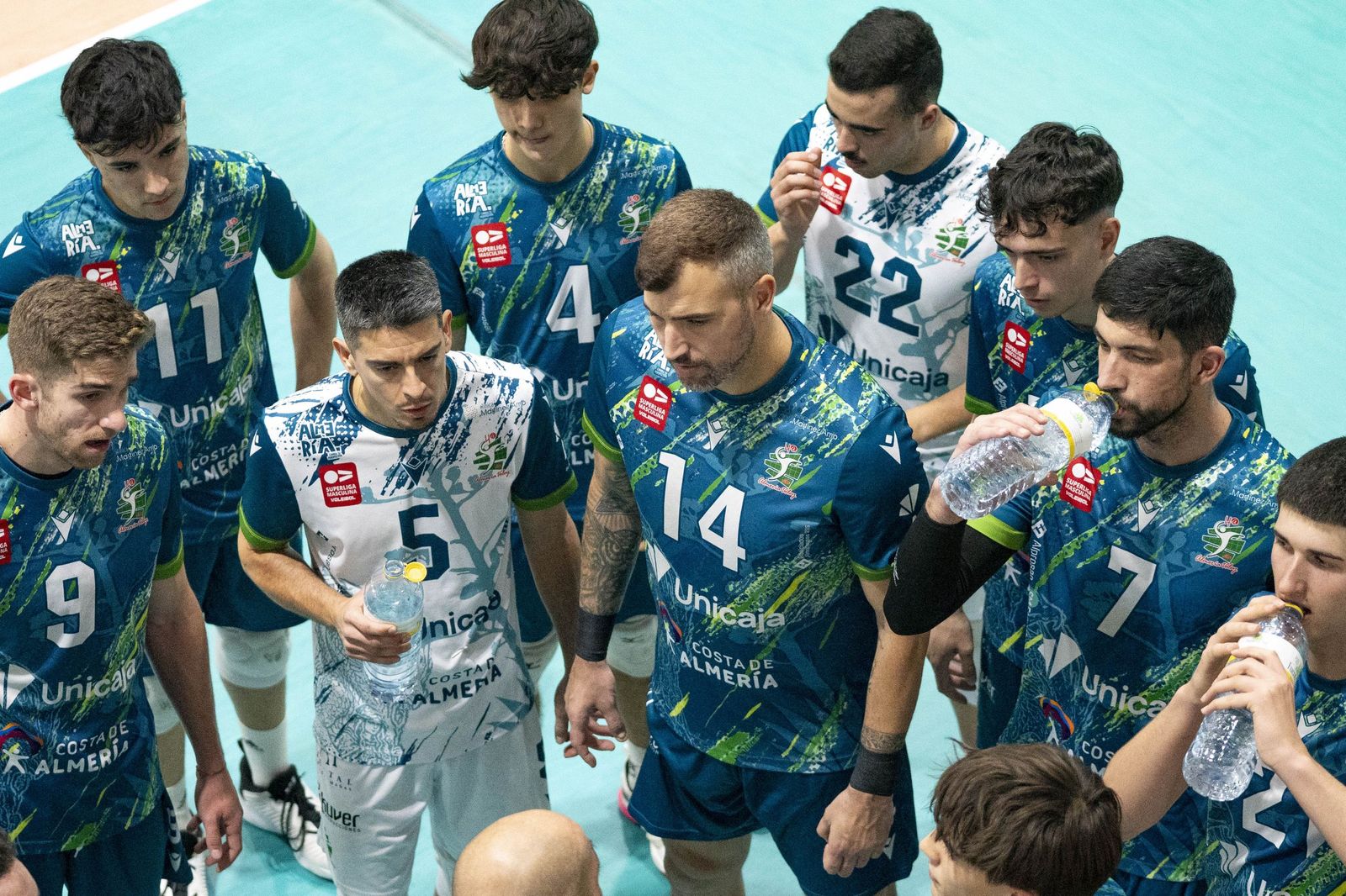 Las imágenes del partido entre Unicaja Costa de Almería y Pamesa Teruel de Superliga de voleibol