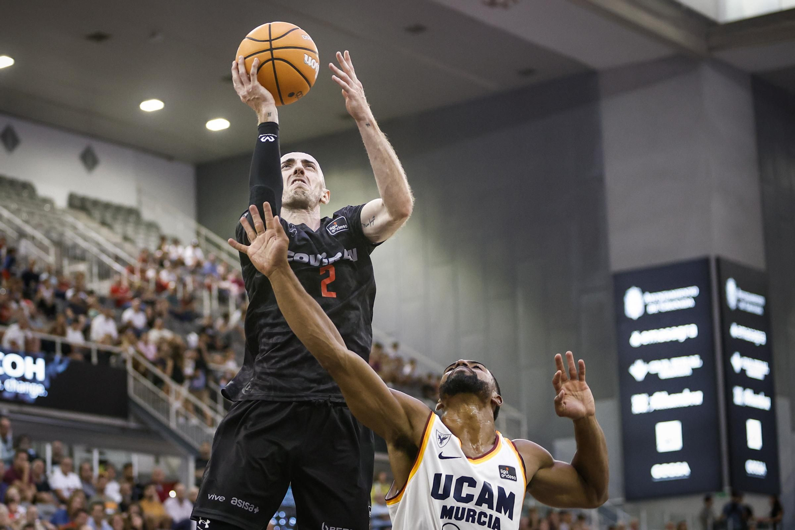 Las imágenes del partido entre el Covirán Granada y el UCAM Murcia