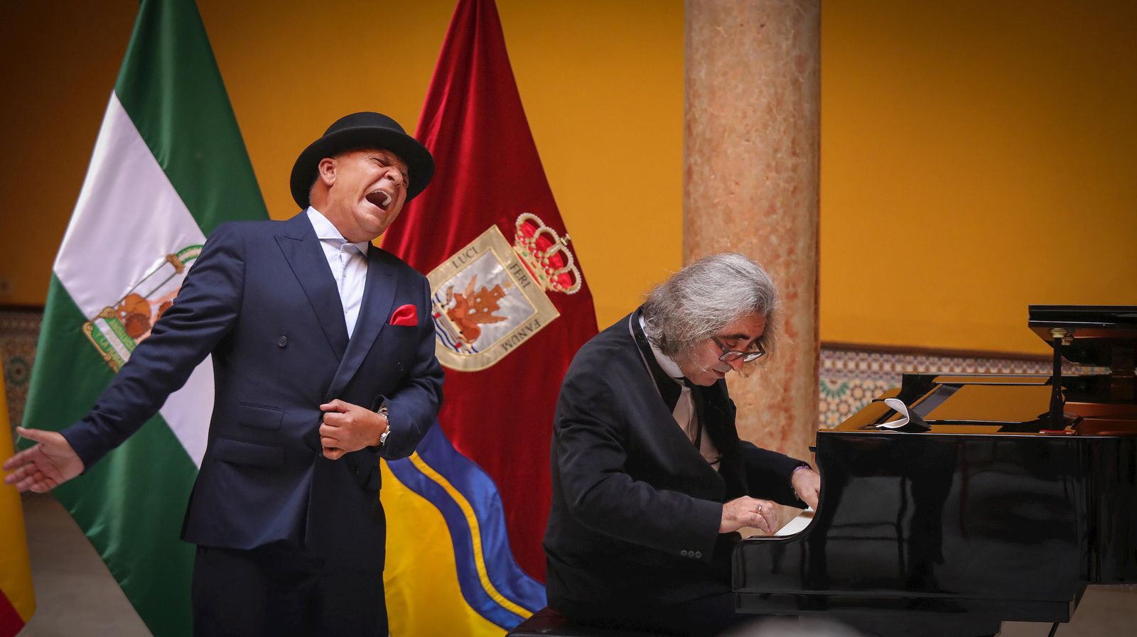 José Manuel Évora, al piano, en abril de 2021 cuando presentó junto al cantaor El Pele composiciones de su ‘Réquiem’.