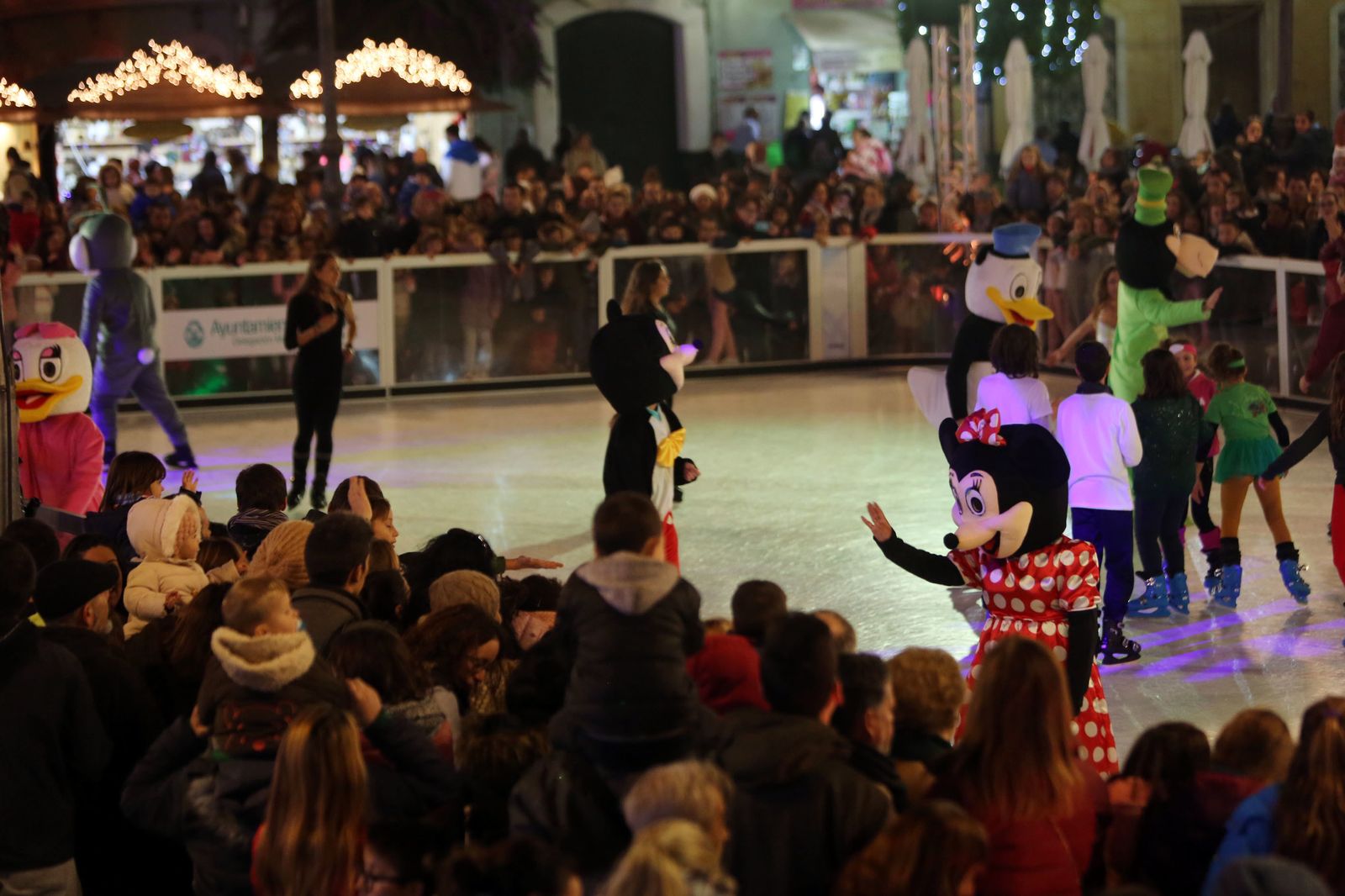 Inauguración del alumbrado extraordinario de Navidad, la pista de Hielo y la Feria de Artesanía