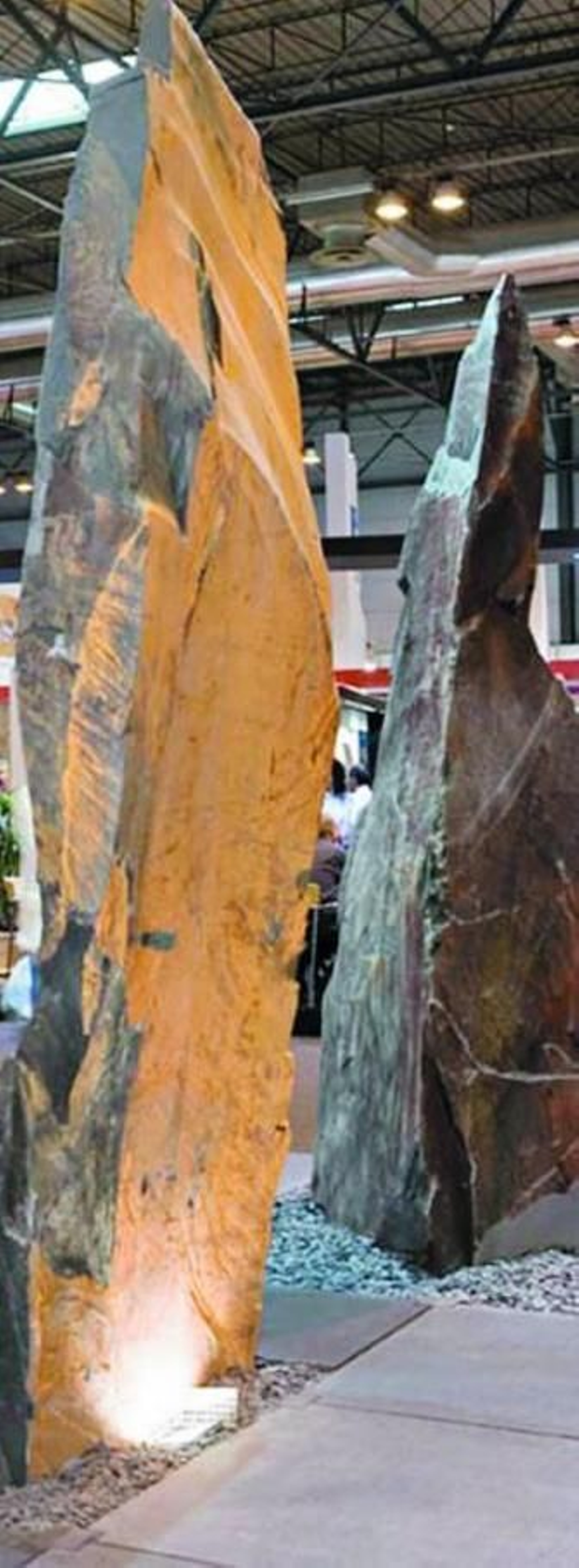 Las empresas llevan a la Feria material recién sacado de las canteras.