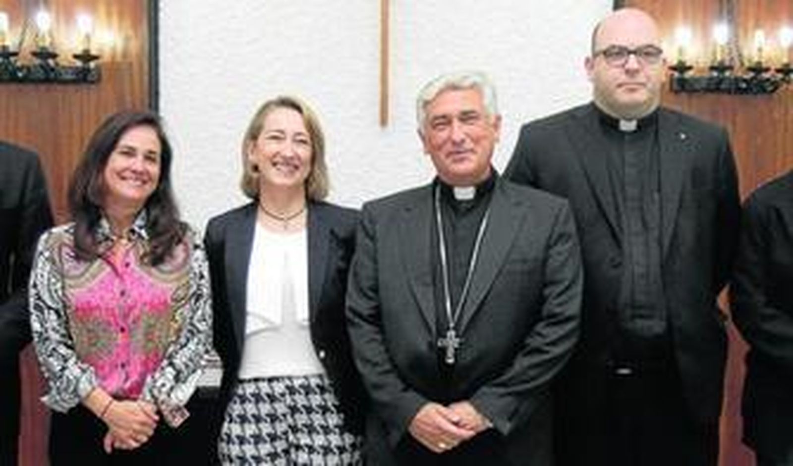 María Ángeles Jaques junto al obispo el día en que fue presentada como directora general de Cáritas Diocesana, en octubre de 2014.