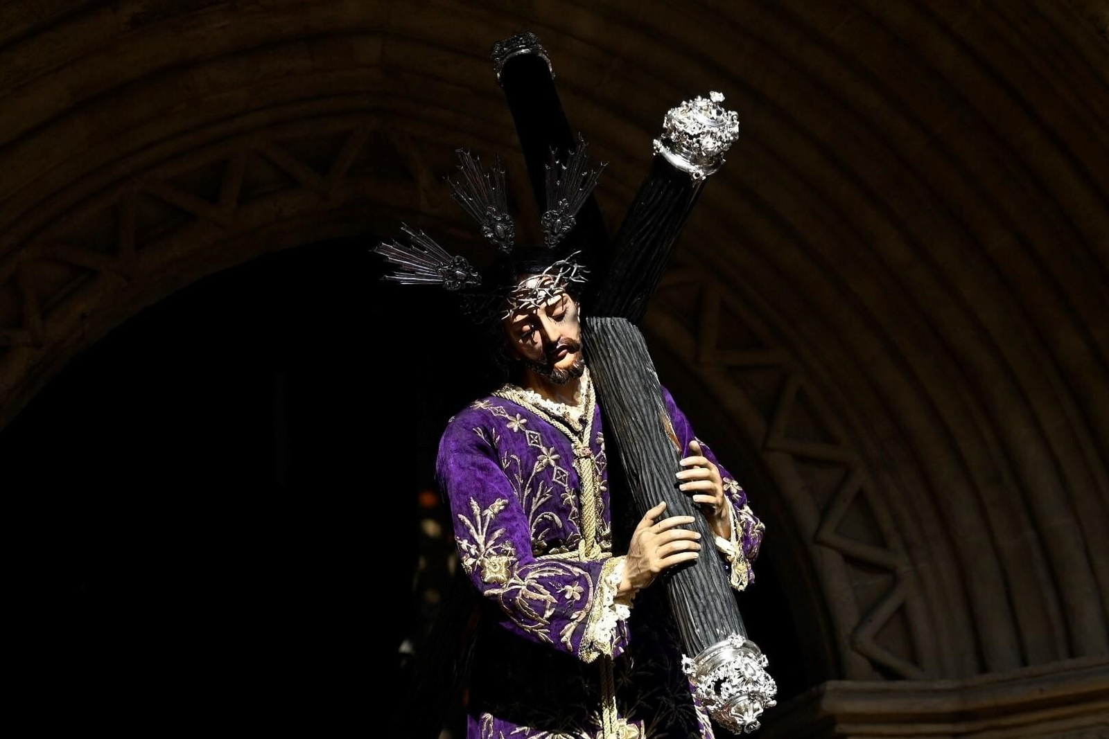 El vía crucis extraordinario del Señor del Calvario de Córdoba, en imágenes