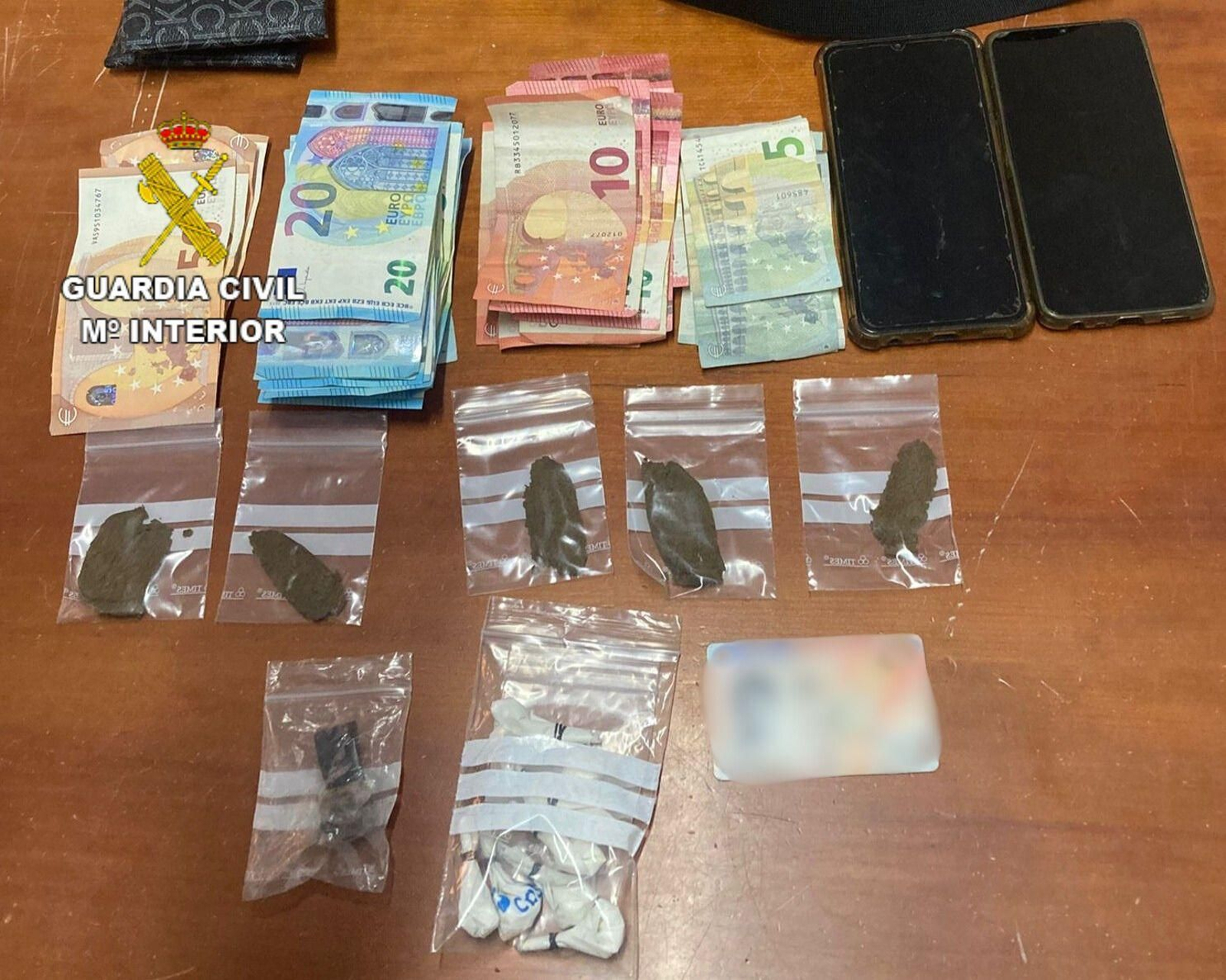 El material incautado.