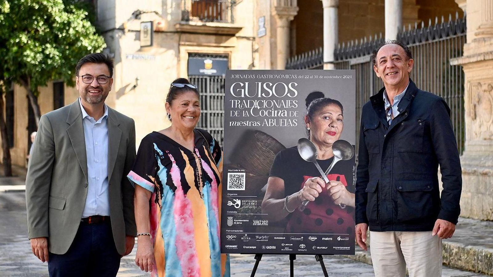 Margara 'de Mané', junto a Alfredo Carrasco y Manuel Girón con el cartel anunciador de las Jornadas.