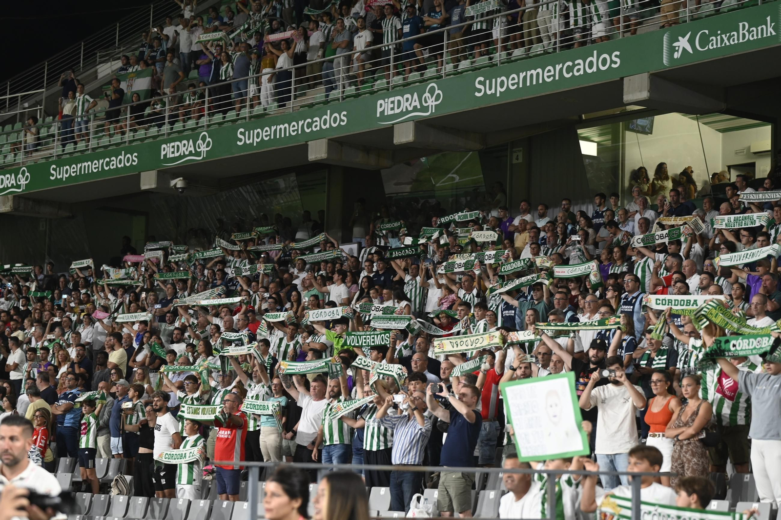 Las mejores fotos del ambiente en El Arcángel para el Córdoba CF - Racing de Santander