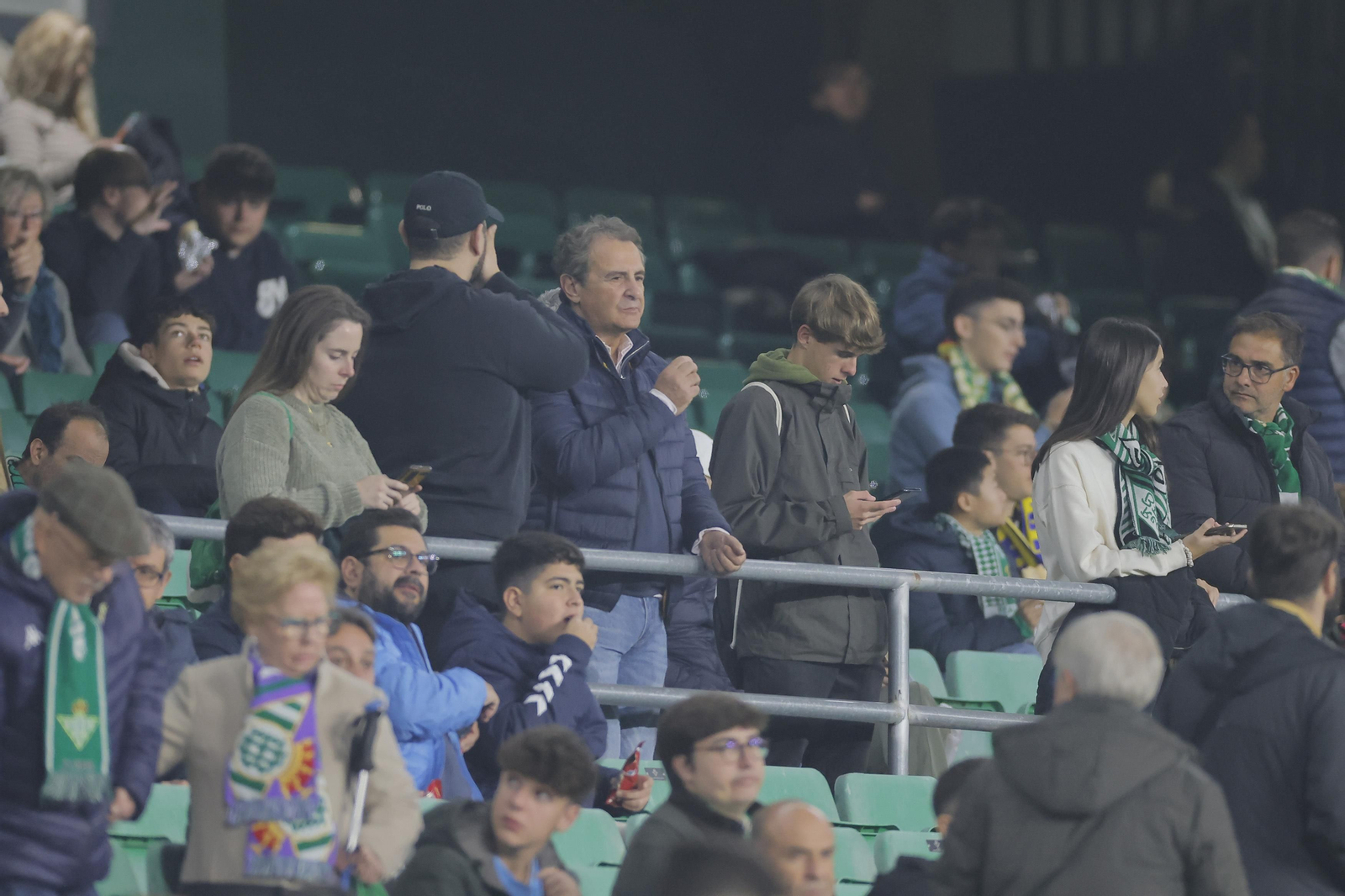 Búscate en las fotos del Betis-Las Palmas