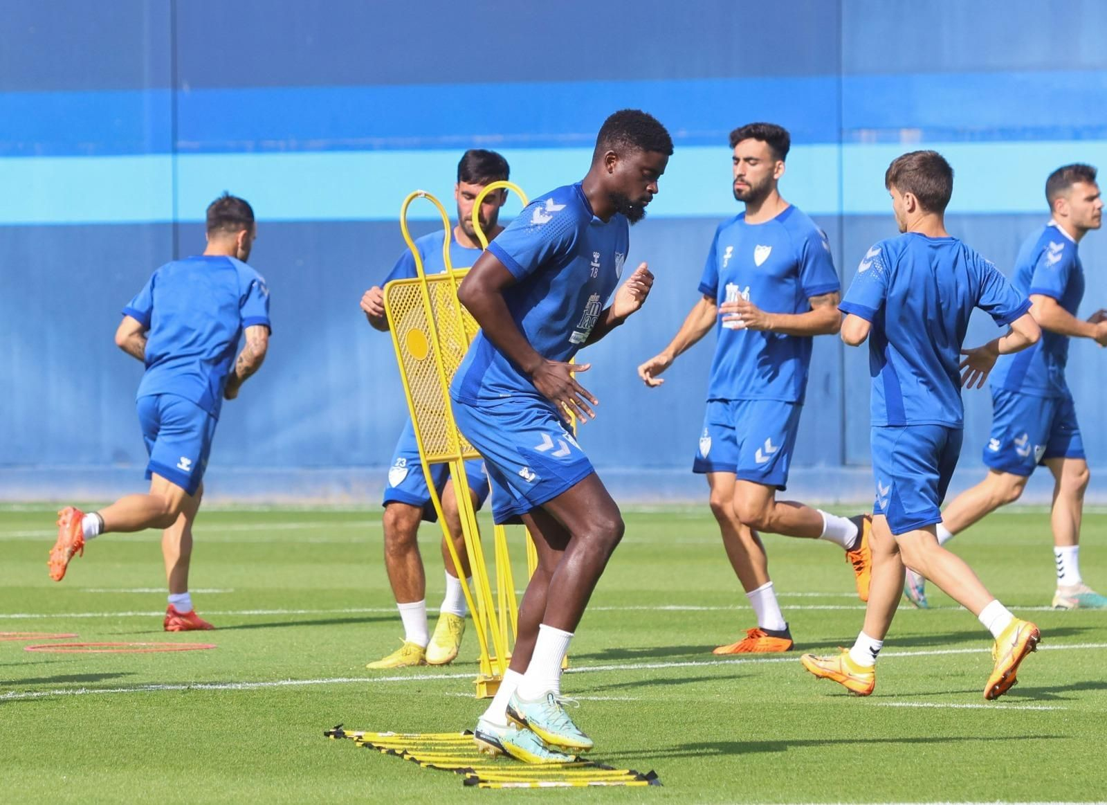 Caras serias en la vuelta al trabajo del Málaga CF