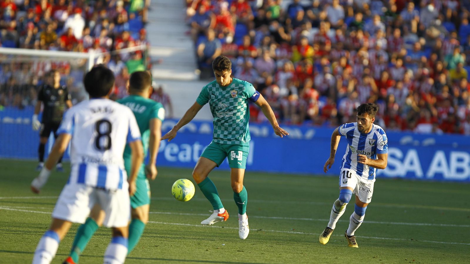César de la Hoz es uno de los futbolistas que ya no están de aquella plantilla. César de la Hoz es uno de los futbolistas que ya no están de aquella plantilla.