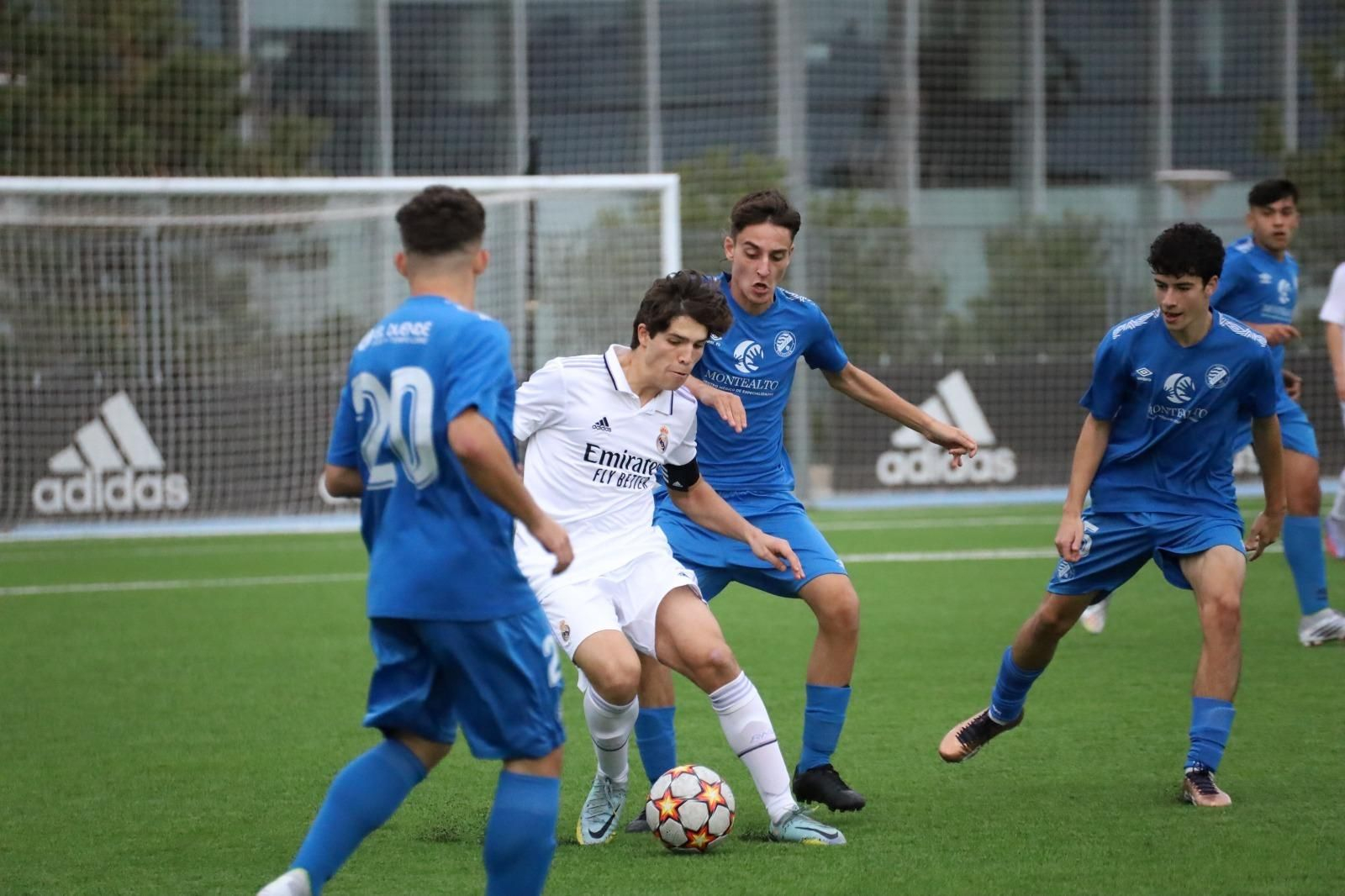 El Xerez DFC 'presume' de cantera y disfruta en Valdebebas