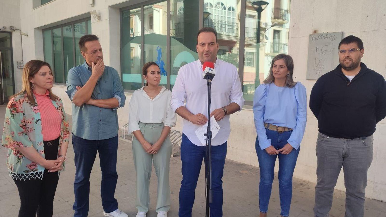 El alcalde visita la sede de Central de Aguas.