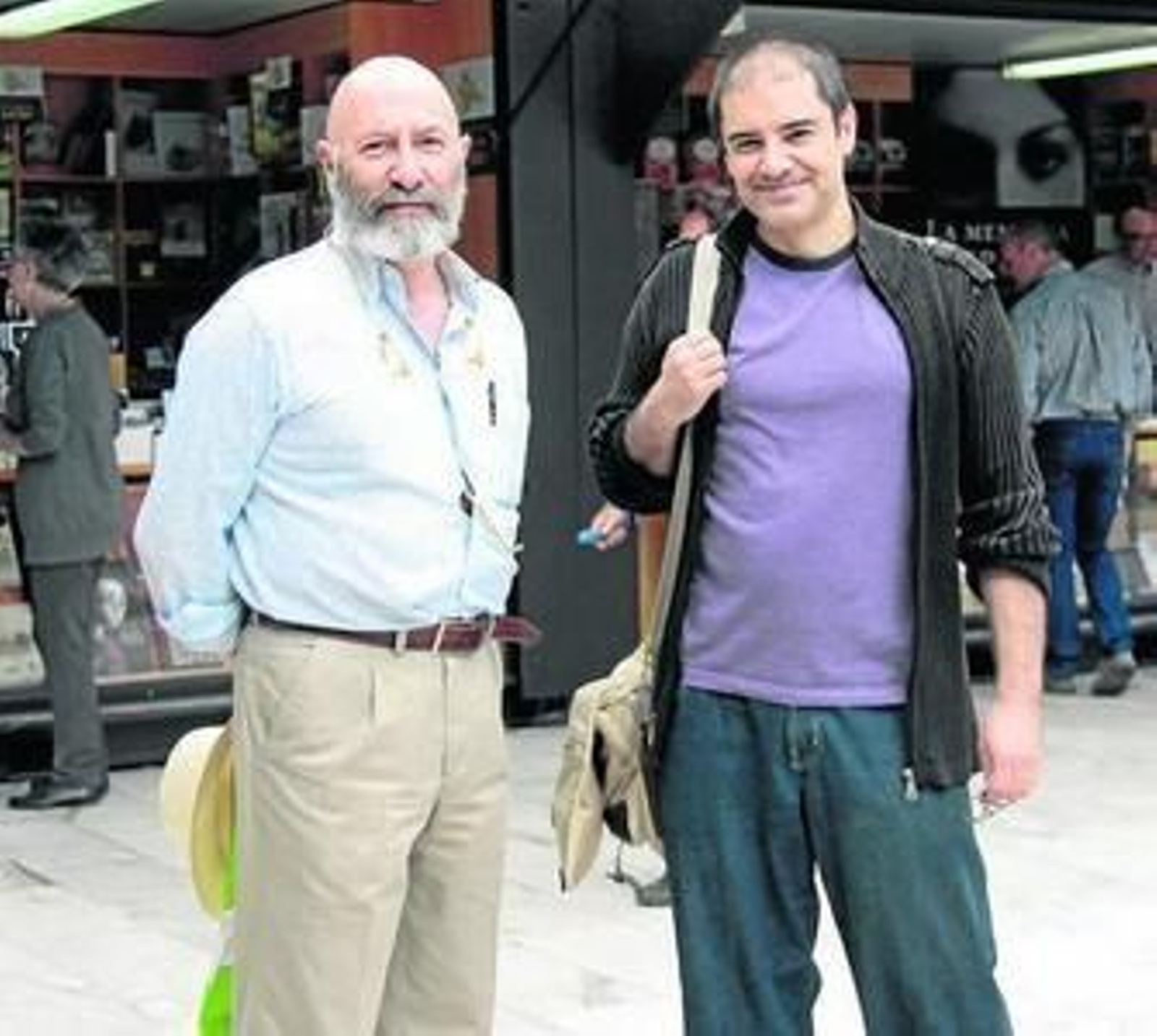 José A. Ramírez Lozano y José María Carrasco, en la Feria del Libro.