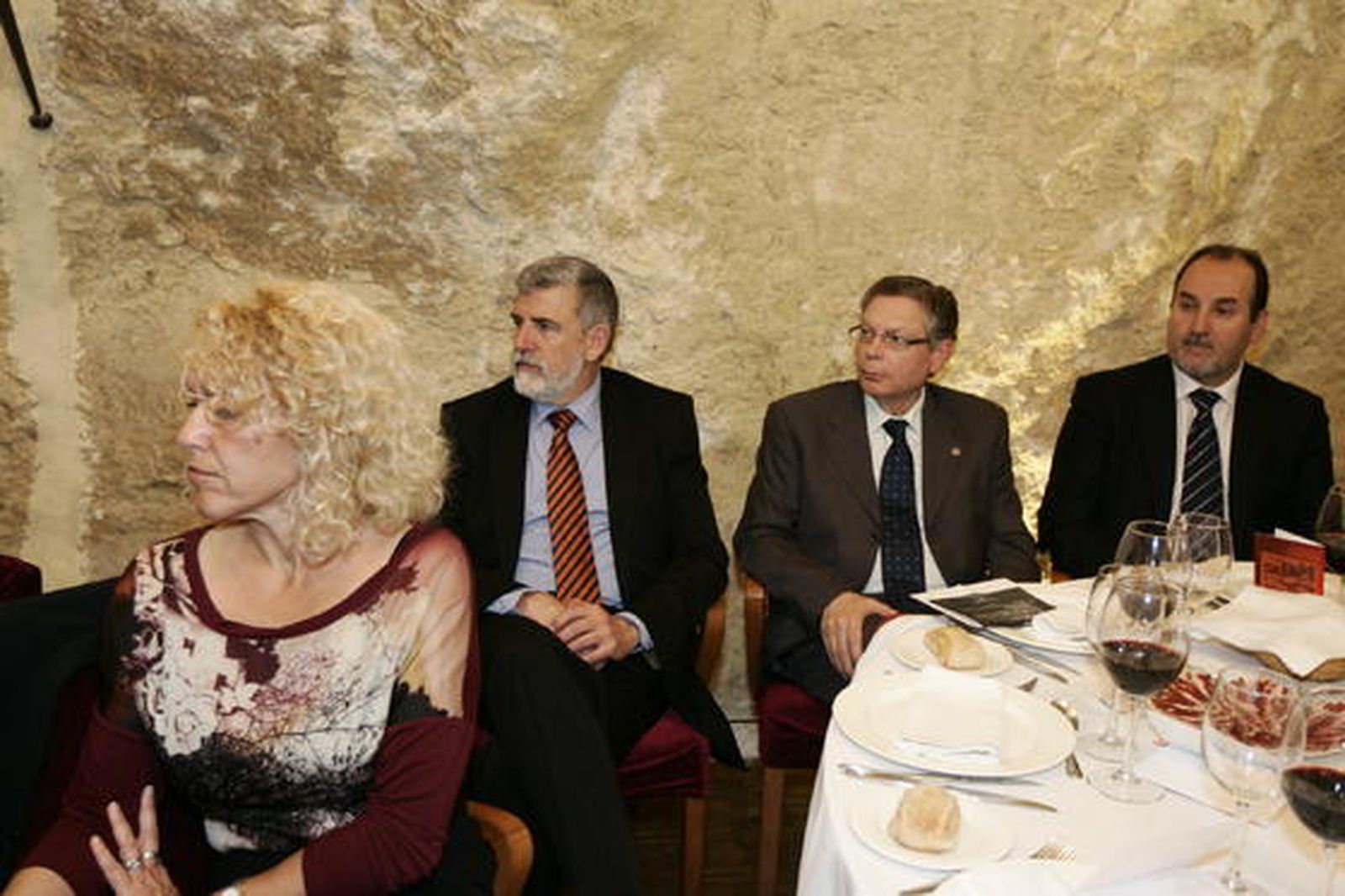 Luisa Pérez Ristori (Morera y Vallejo), Emilio Osorio (Diario de Almería), Javier de las Nieves (Vicerrector UAL), José Ortiz (delegado Junta de Andalucía)

Foto: Javier Alonso