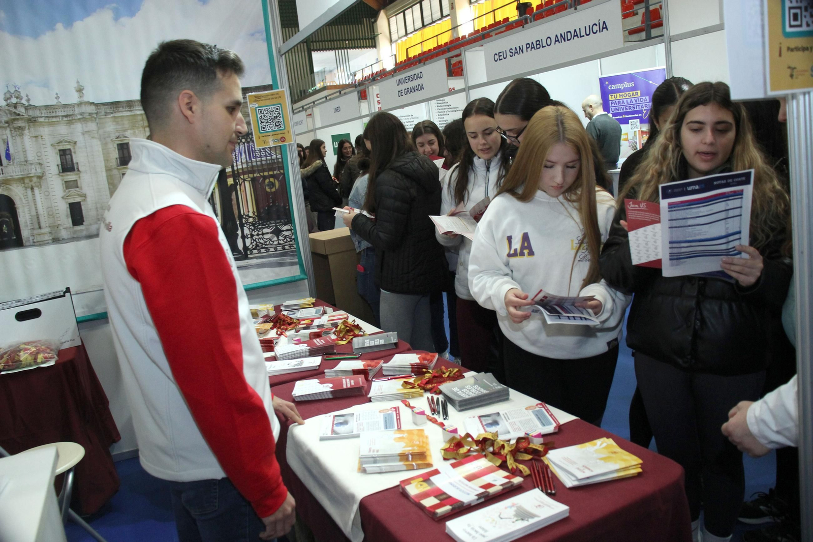 El Salón del Estudiante de Lucena, en imágenes