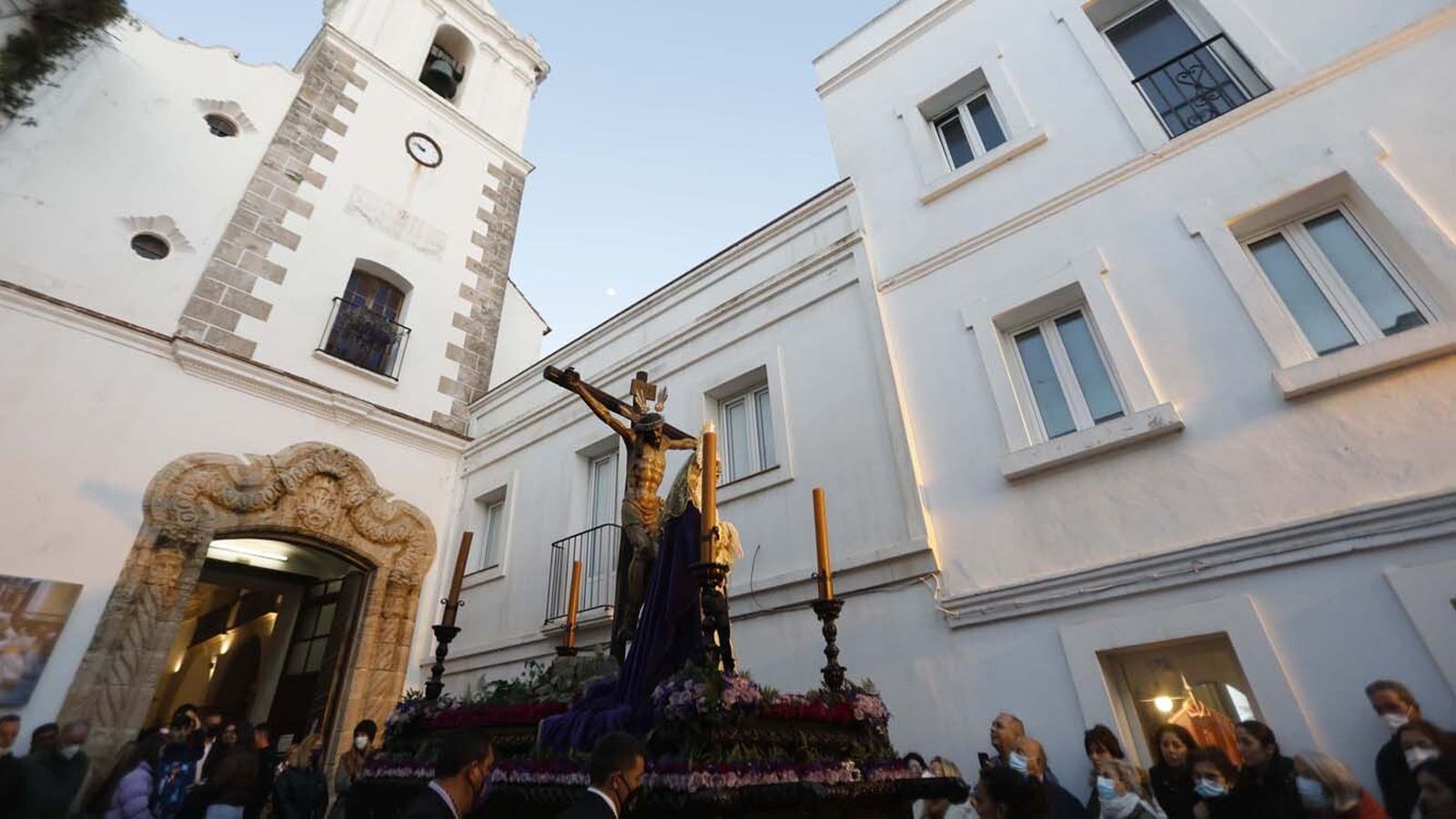 Las imágenes del Miércoles Santo en Tarifa: El Consuelo
