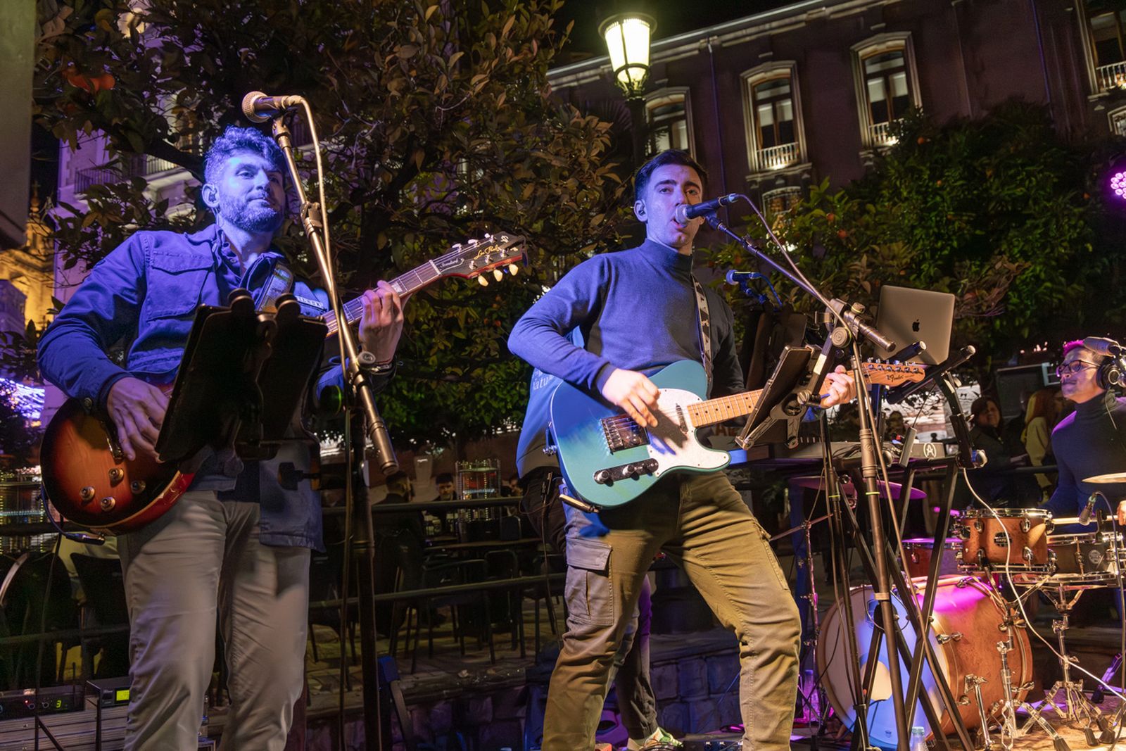 Así disfruta Jaén del concierto extraordinario a pie de calle: "Único Pop Rock"
