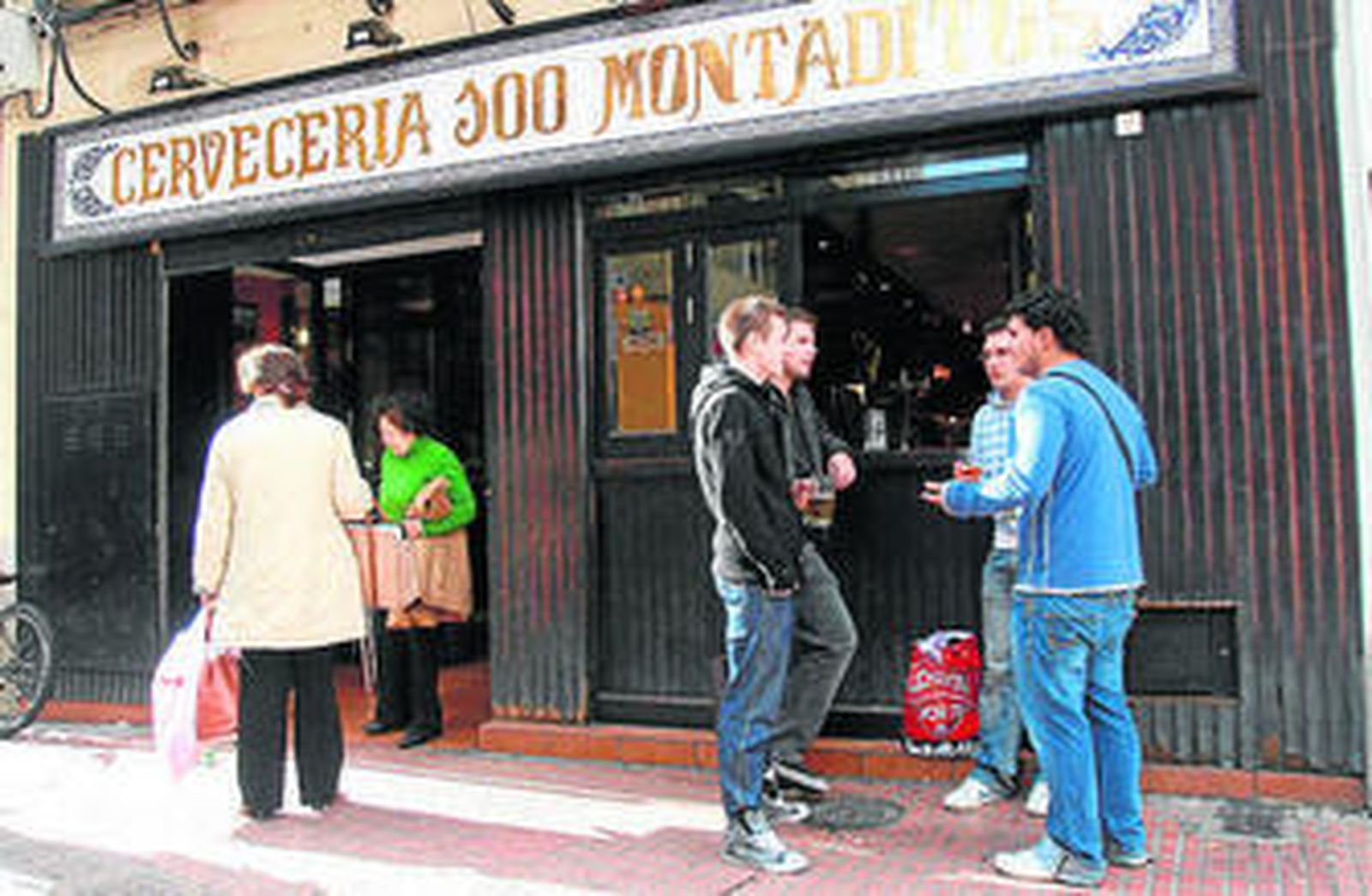 La franquicia 100 Montaditos, en la plaza de San Miguel.