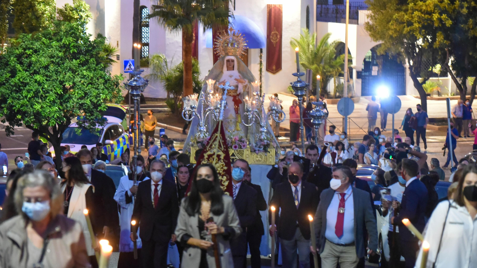 Las fotos de la Virgen de la Salud procesionando en la barriada de San Garcia