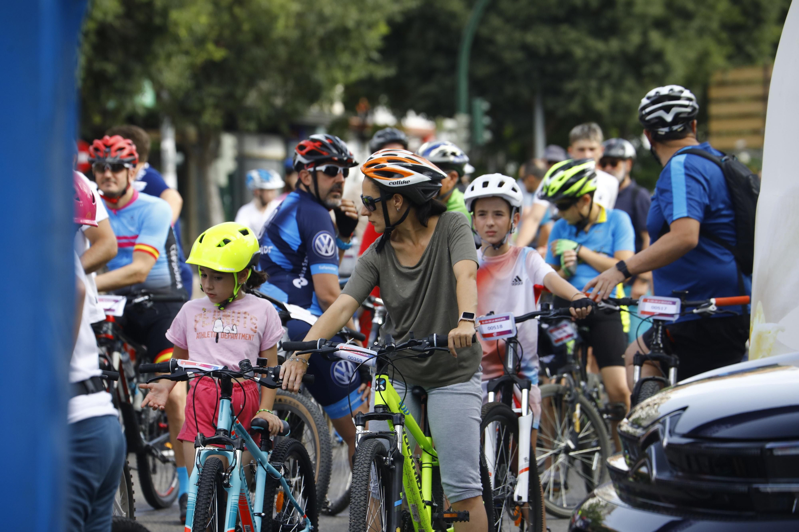 Marcha ciclista del Día de la Bicicleta en Córdoba, en imágenes