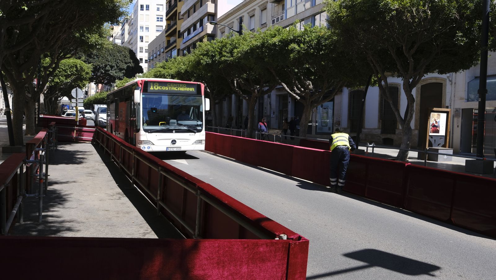 Montaje de la Carrera Oficial para la Semana Santa de Almería