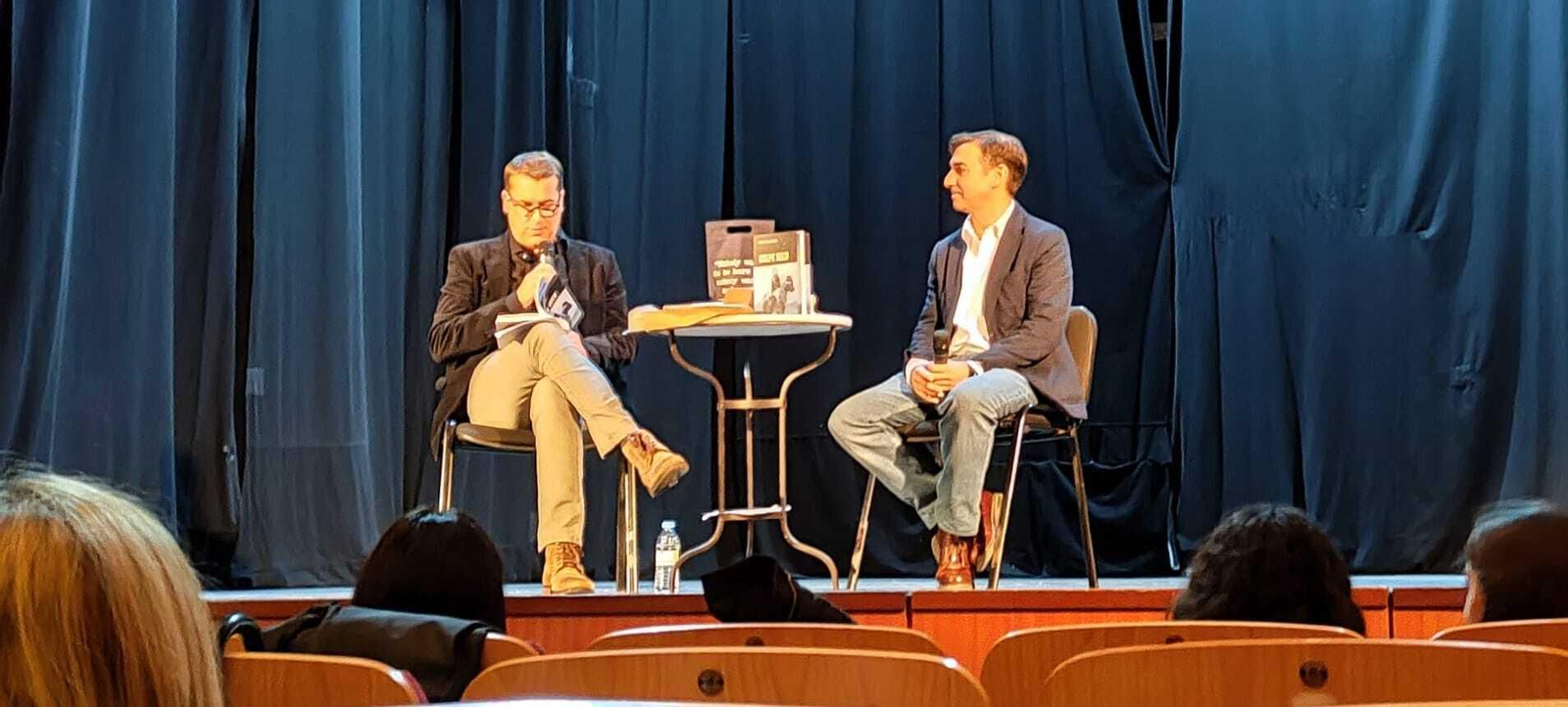 Wayne Jamison presenta 'Golpe seco', junto al autor José Manuel Pérez Padilla.