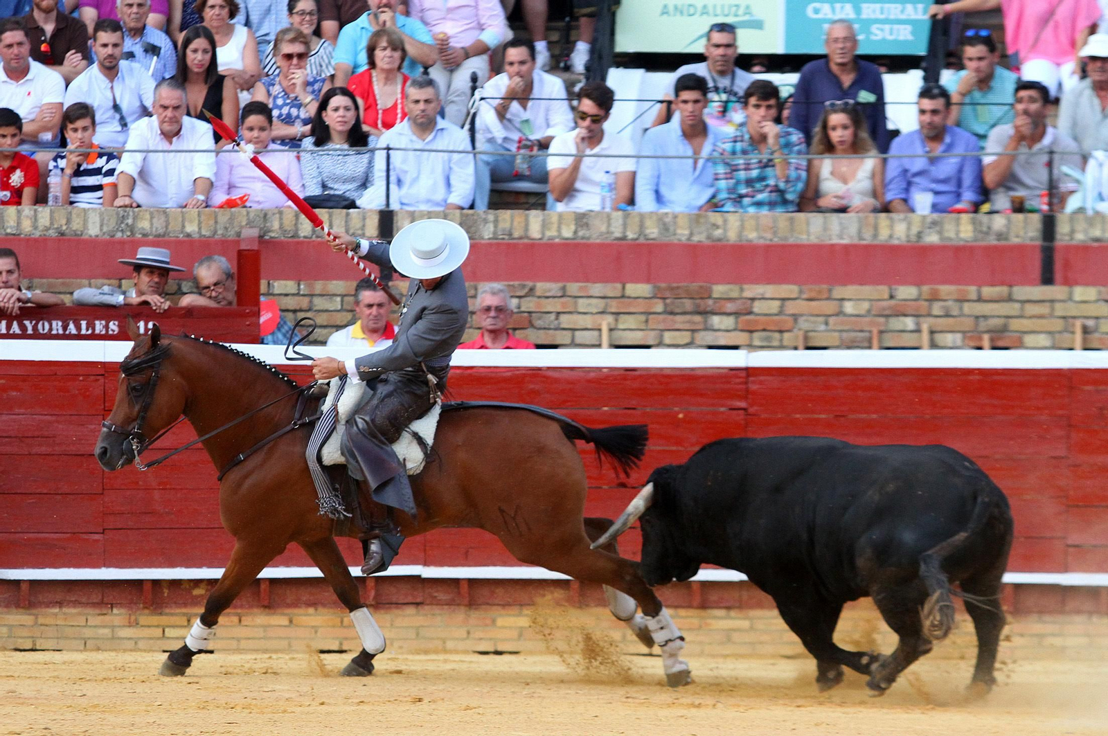 Imágenes de la corrida de rejones de Pablo Hermoso de Mendoza, Andrés Romero y Lea Vicens.