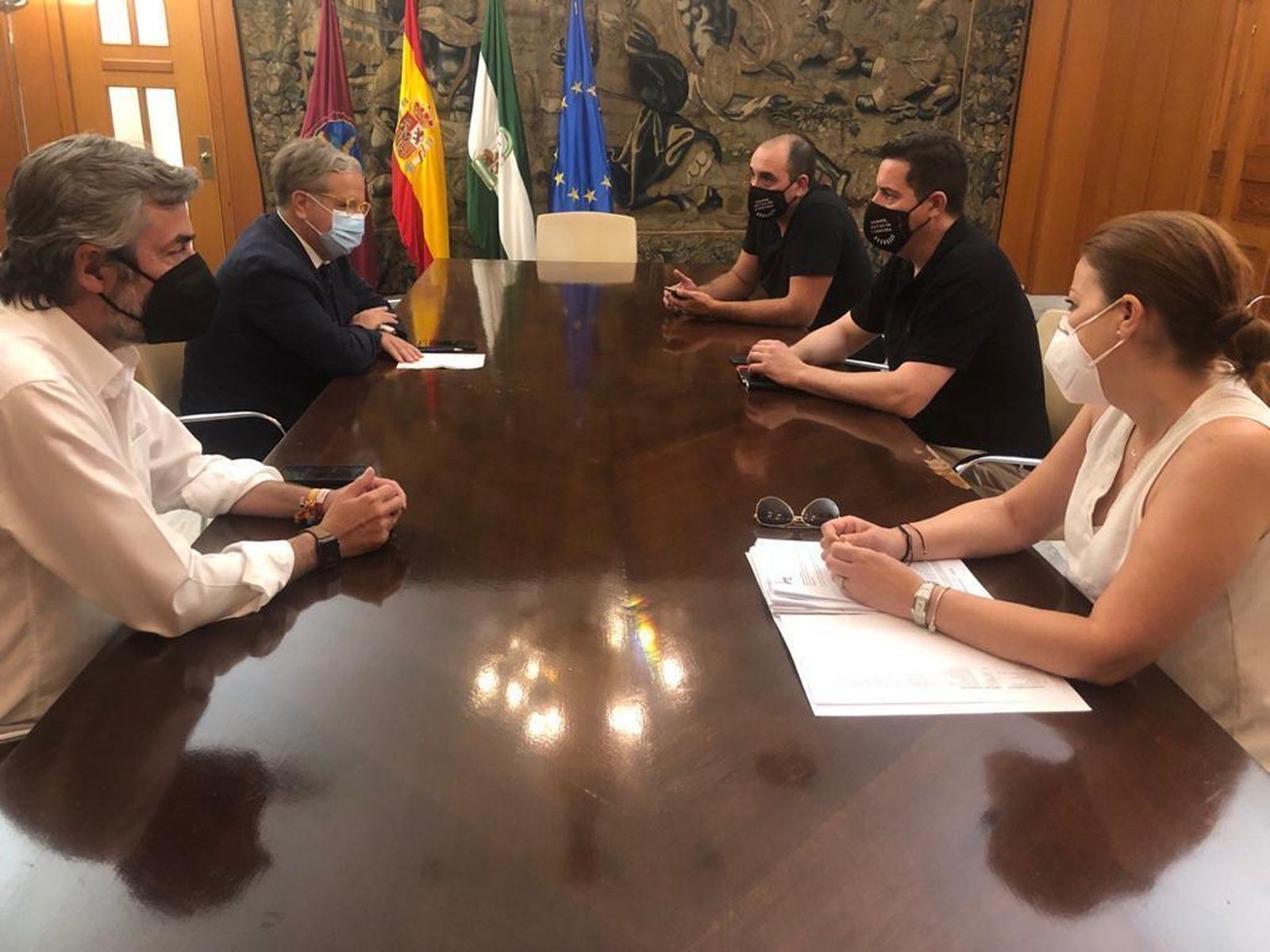 Un momento del encuentro entre Hostecor en el Ayuntamiento.