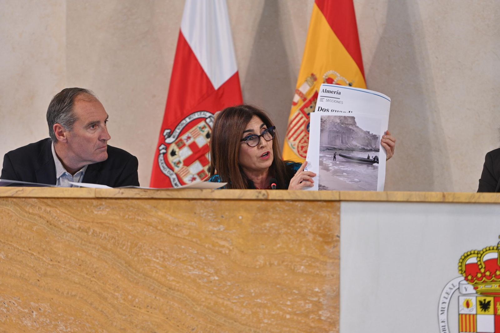 Sánchez muestra a la Corporación una imagen ya habitual en Almería: narcolanchas.