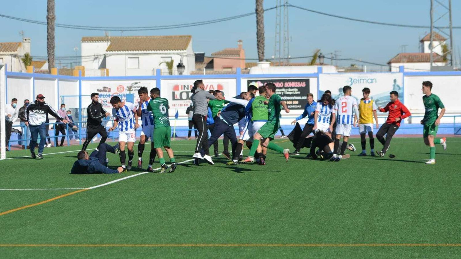 Imagen de la pelea tras el partido.