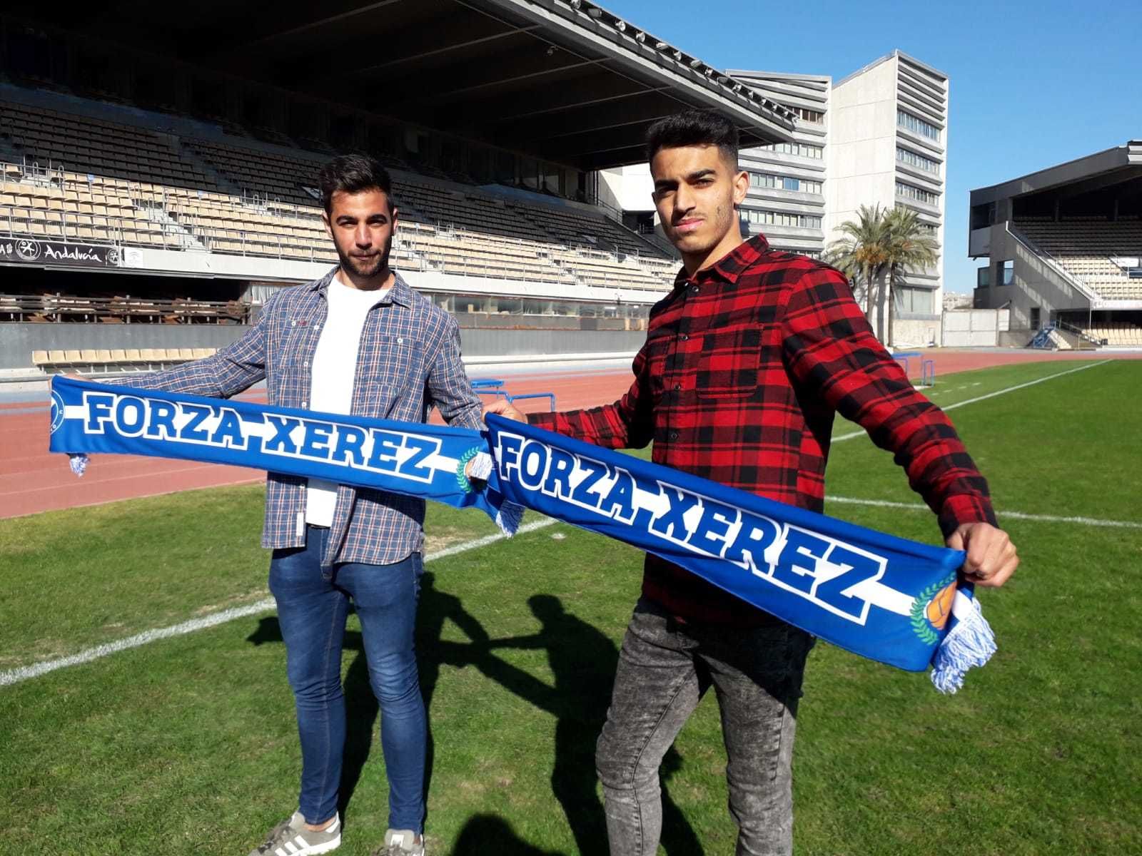 Antonio Jesús y Khalok, en Chapín minutos después de ser presentados como nuevos jugadores del Xerez DFC.