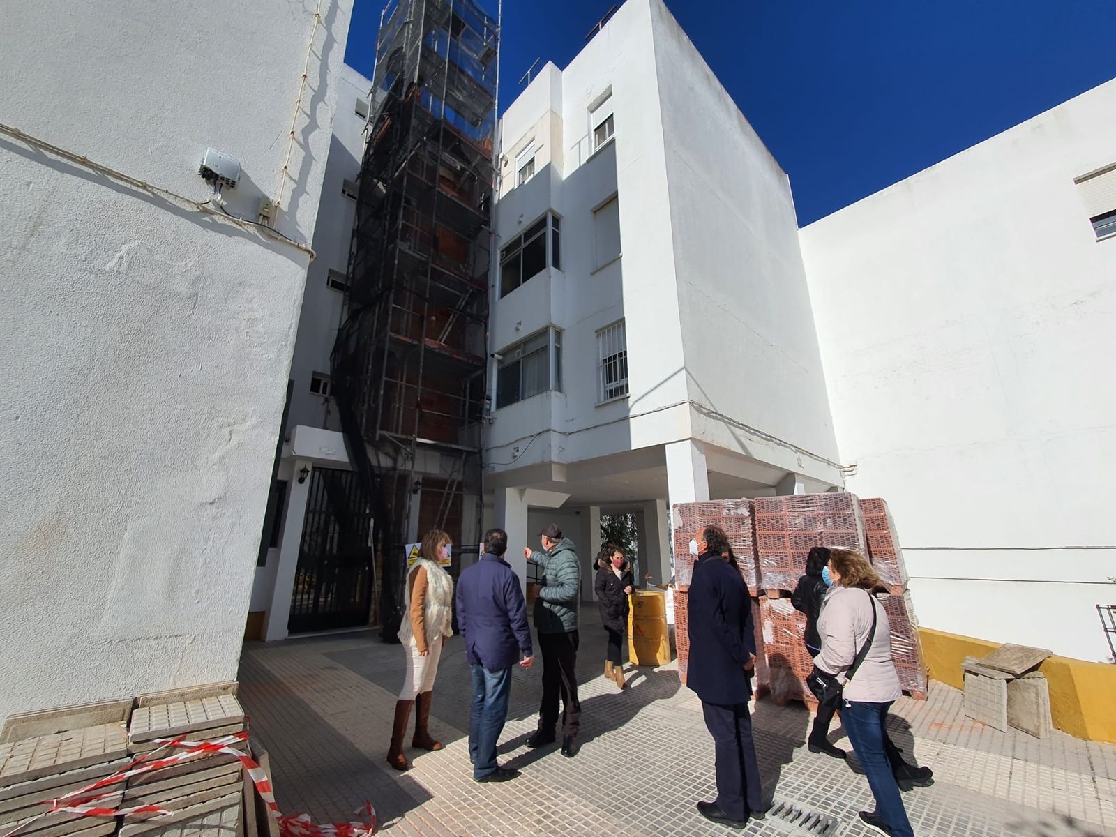 Un momento de la visita realizada por los representantes municipales a las obras de la barriada Recreo San Pedro.