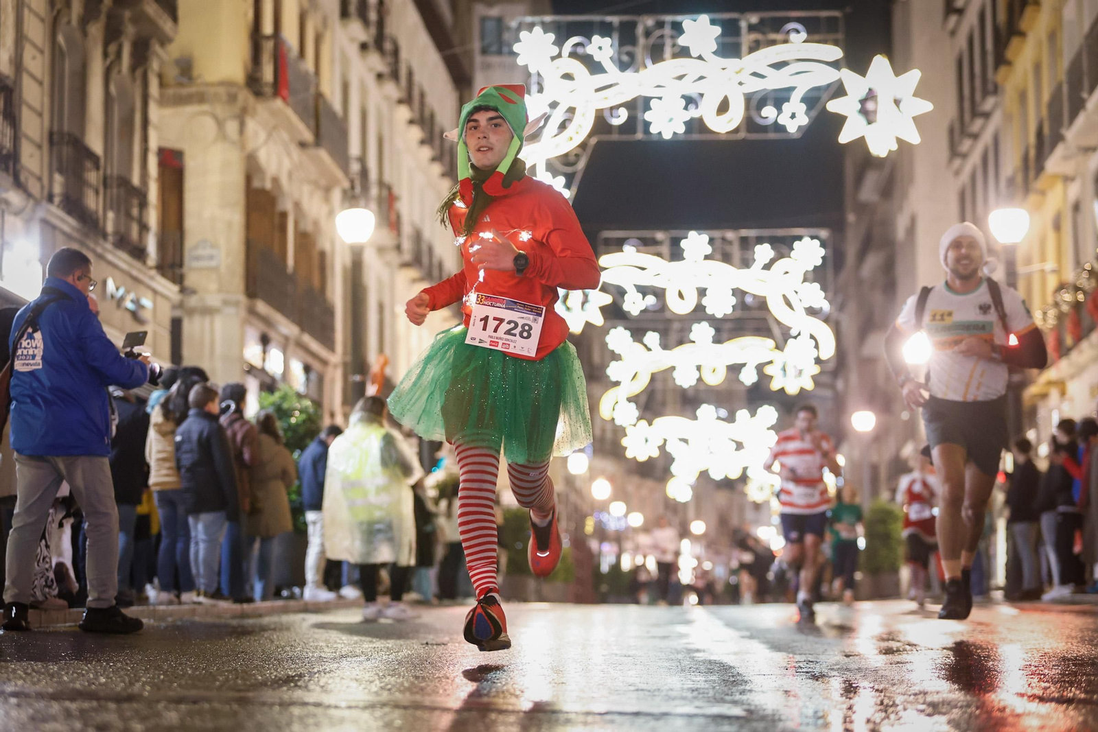 Búscate en la Carrera Nocturna de Disfraces de Granada