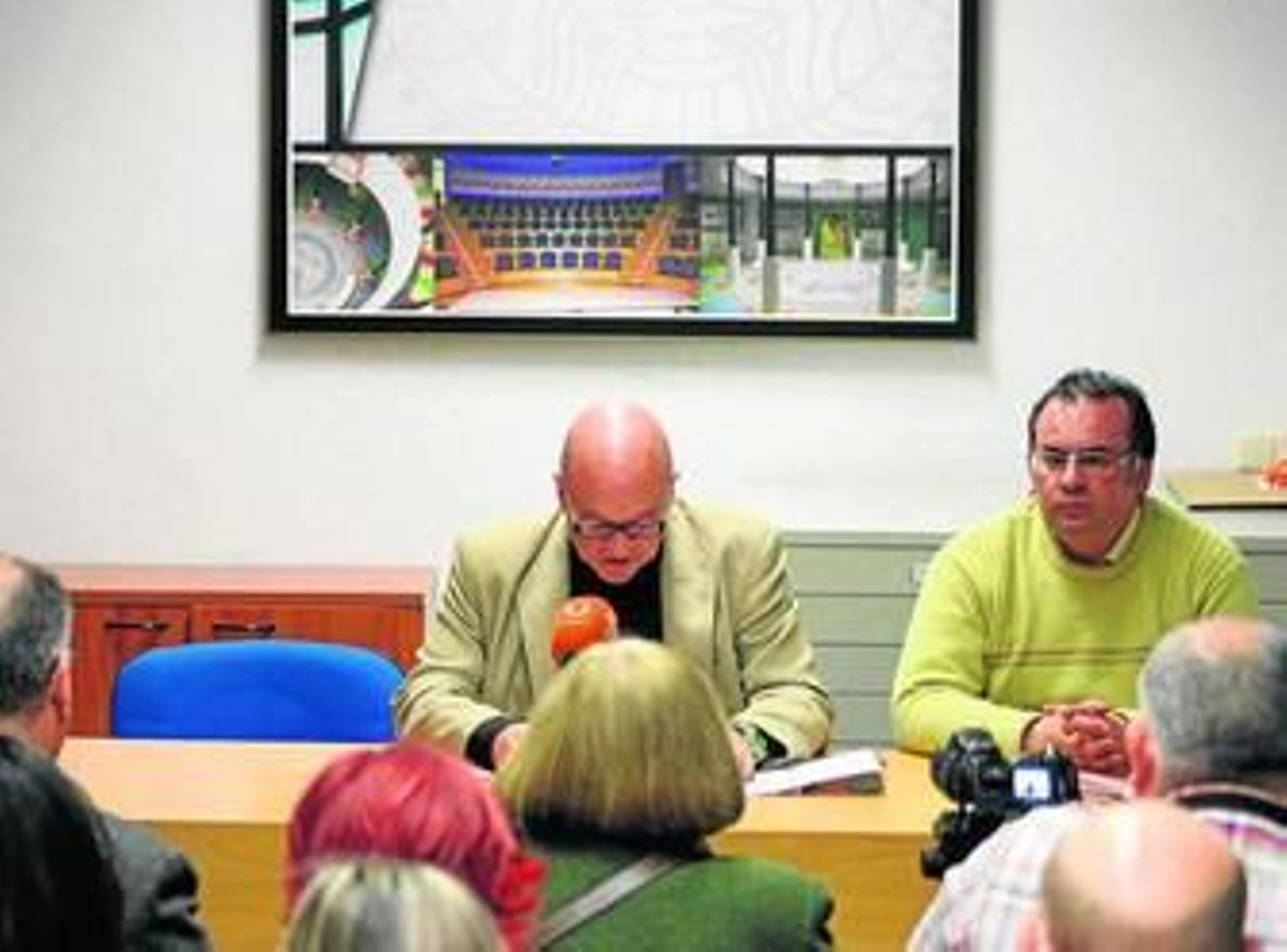 Patricio González y Juan Emilio Ríos Vera, ayer durante la presentación de la obra.