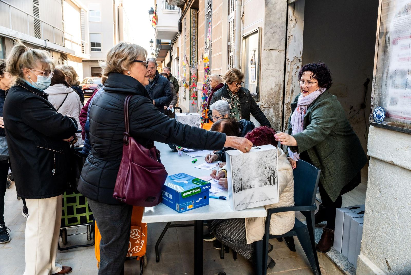 Asociación de Amas de Casa, repartos cesta de Navidad Paiporta.