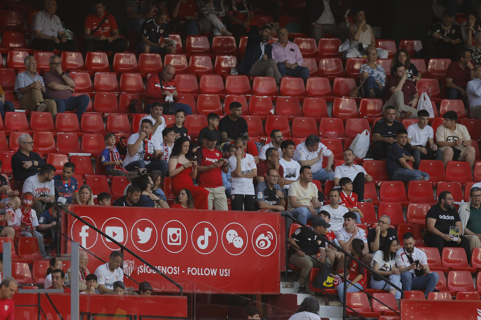 Búscate en las fotos del Sevilla -Villarreal