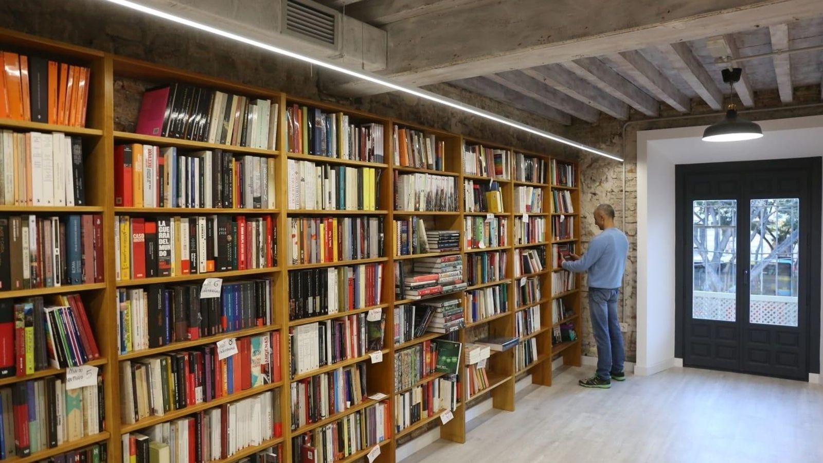 Pronto podremos volver a pasear entre las estantería de Luces.