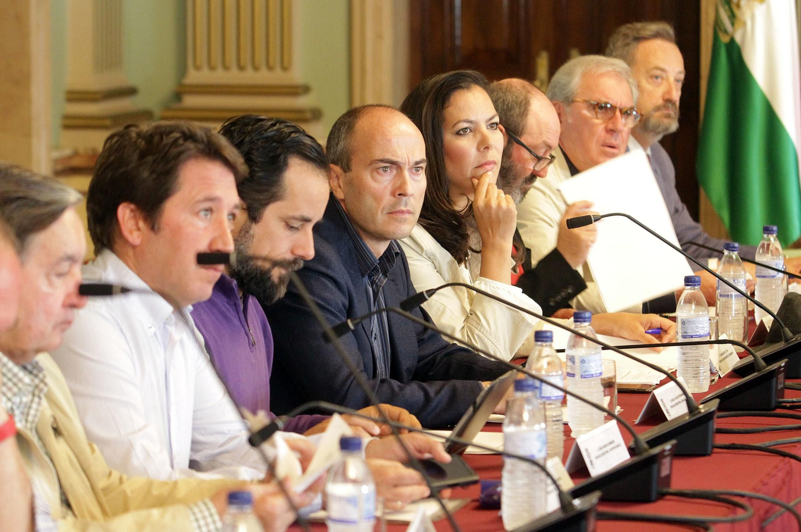 Imágenes de la Mesa de los Fosfoyesos celebrada en el ayuntamiento