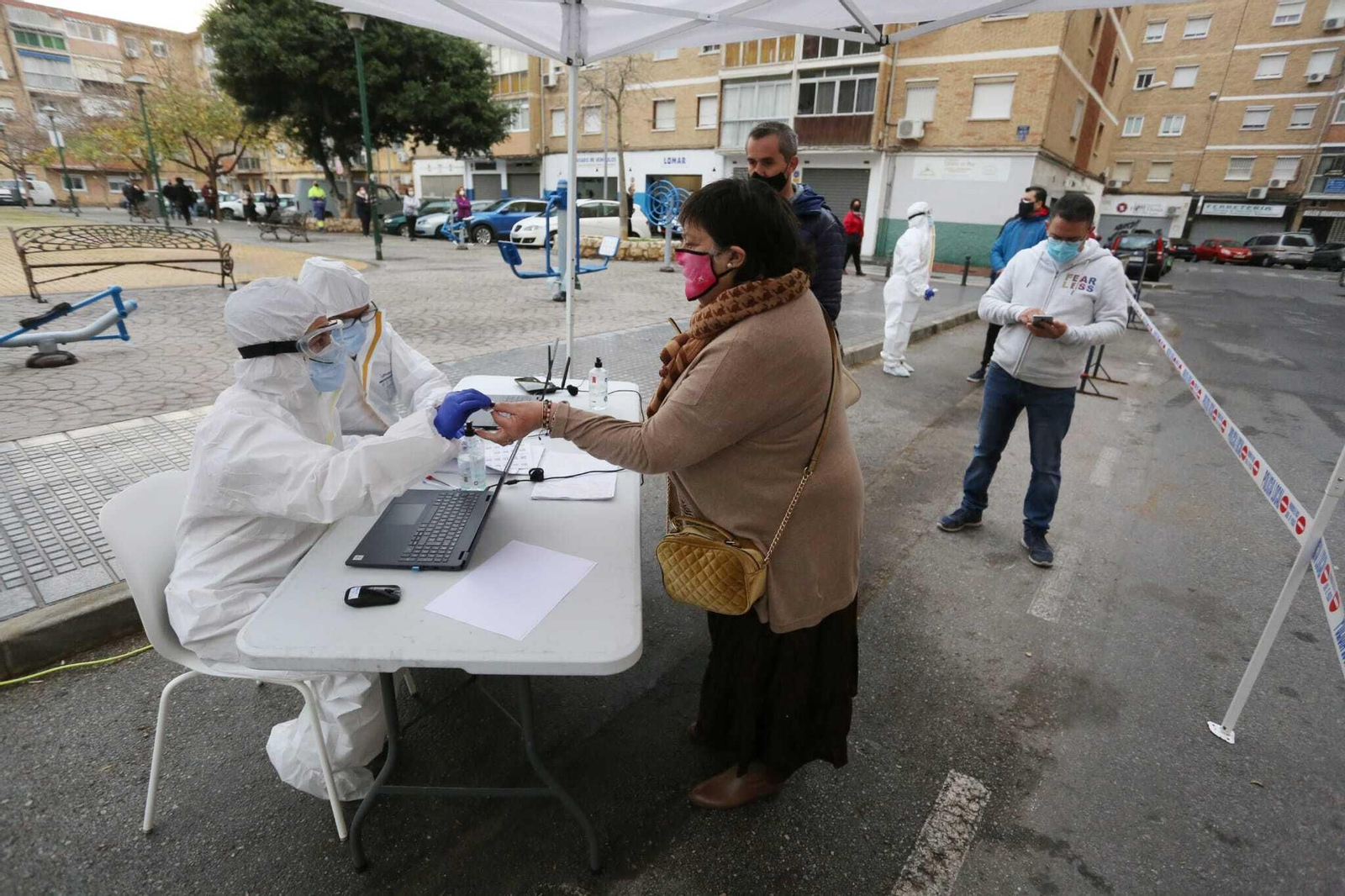 El cribado voluntario de Covid en Málaga capital, con 1.600 personas citadas, en fotos