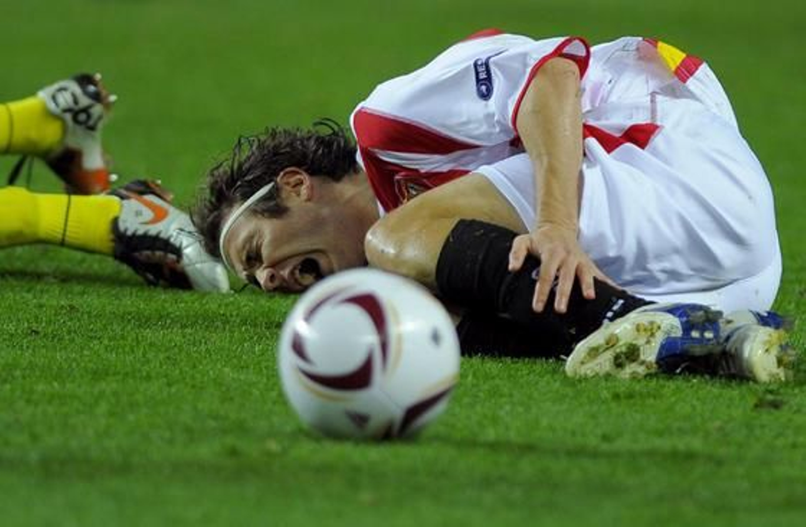 El Sevilla pasa a la siguiente ronda de la Liga Europa tras empatar 2-2 con el Borussia Dortmund. / AFP