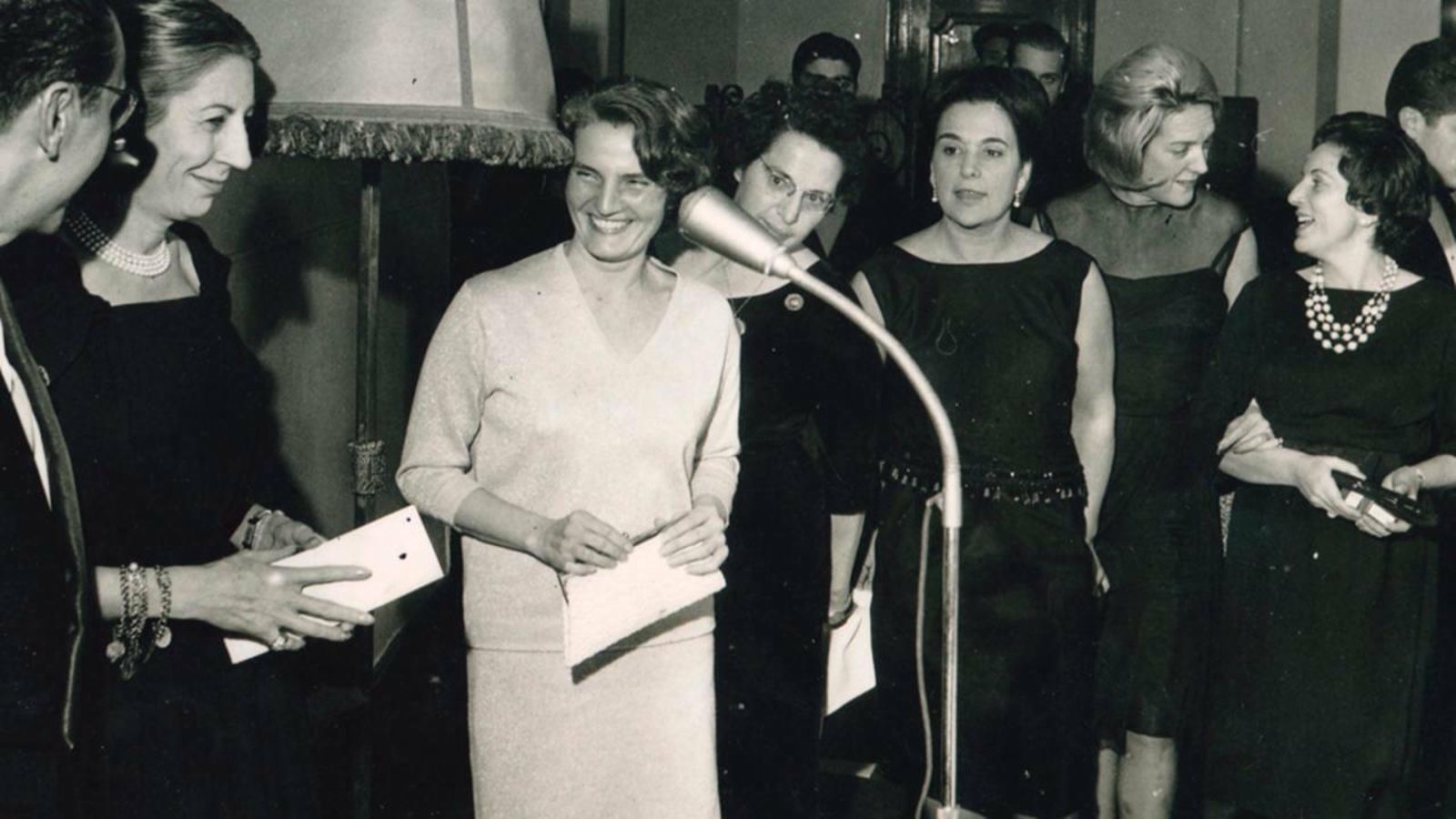 Carmen Laforet presentando su novela Nada.