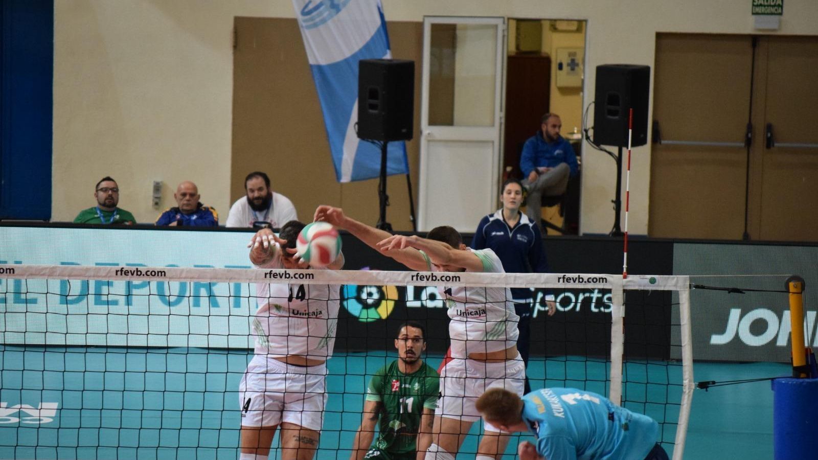 Bloqueo ahorrador a un remate de Grau.