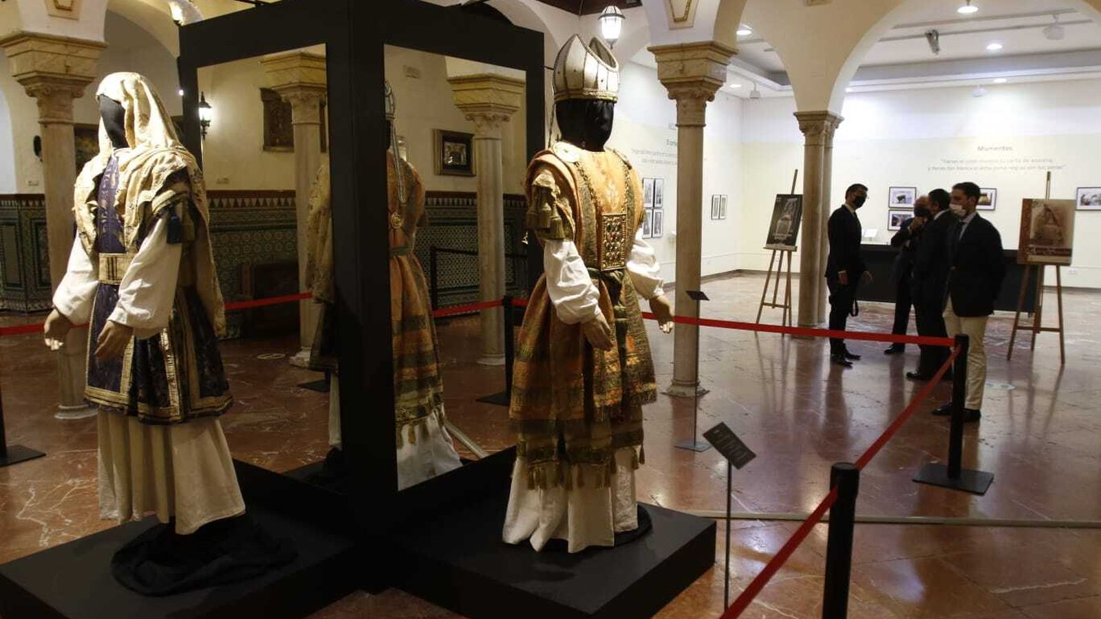 Ropajes de las figuras secundarias del misterio de San Gonzalo