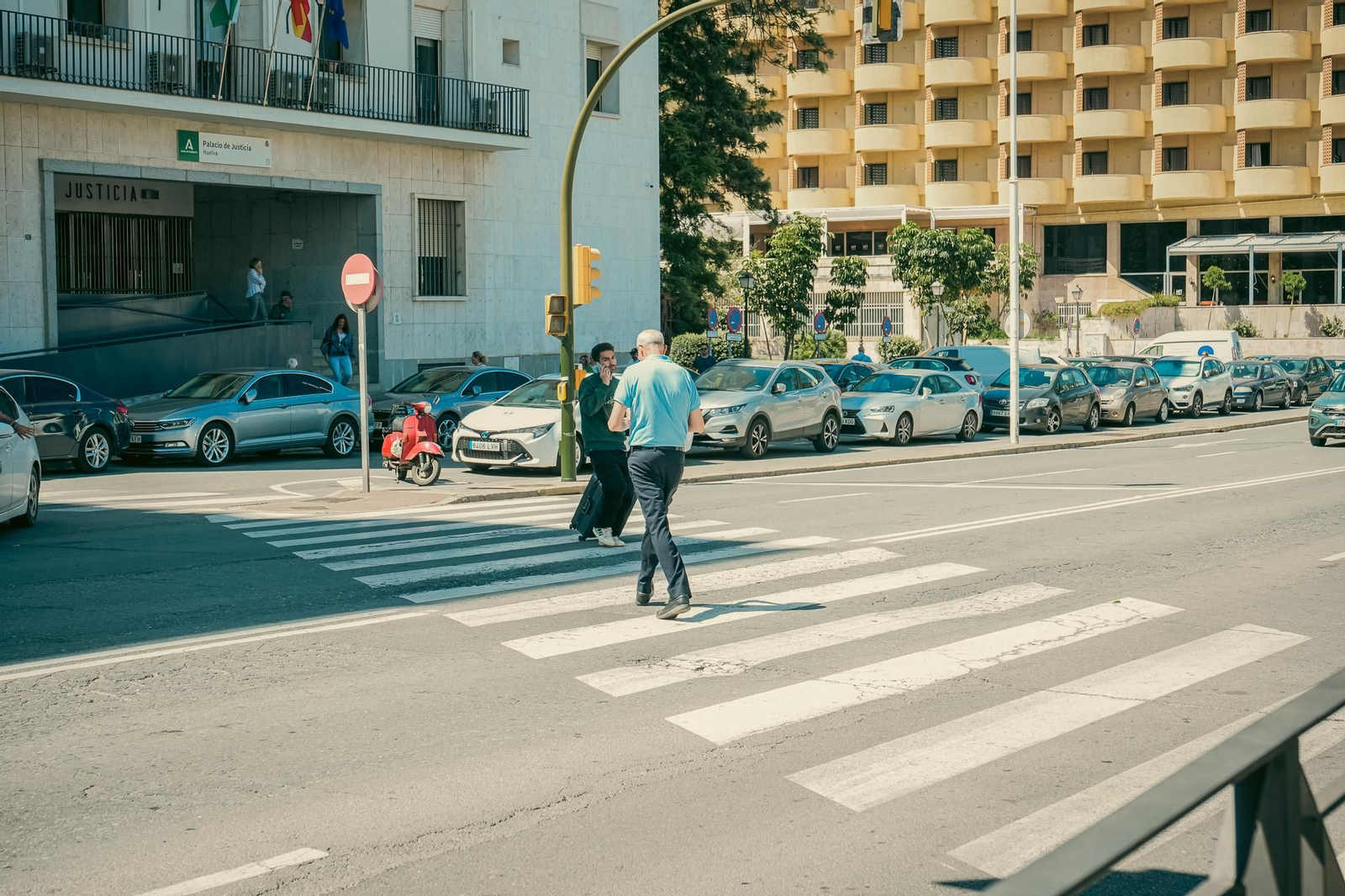 Así se vivió el apagón en las calles de Huelva, en imágenes