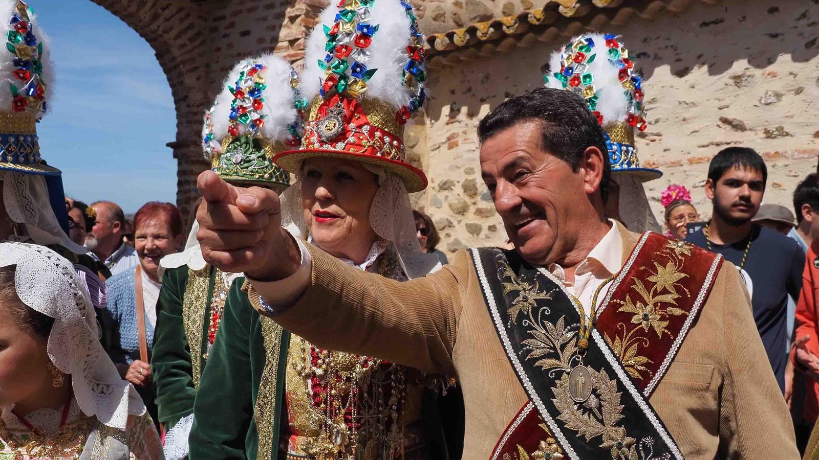 Los mayordomos de este año, Alonso Díaz y Leonor Bravo