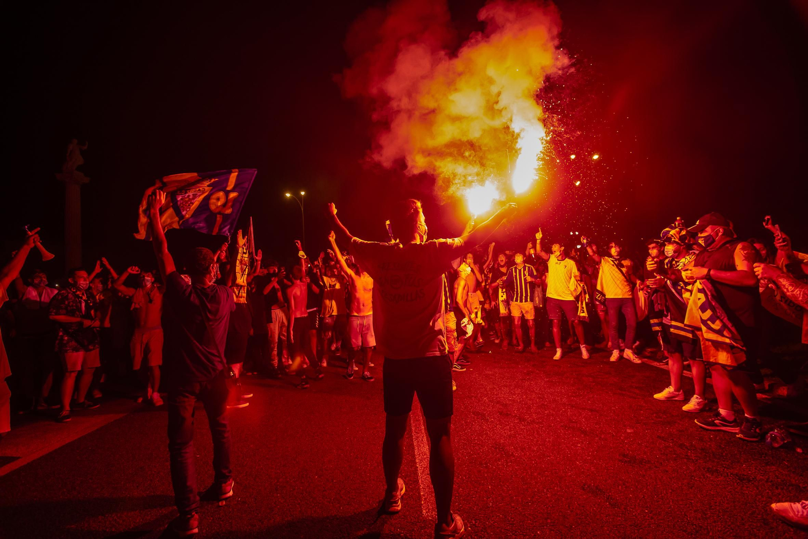 La gran fiesta del ascenso del Cádiz toma inevitablemente a las Puertas de Tierra